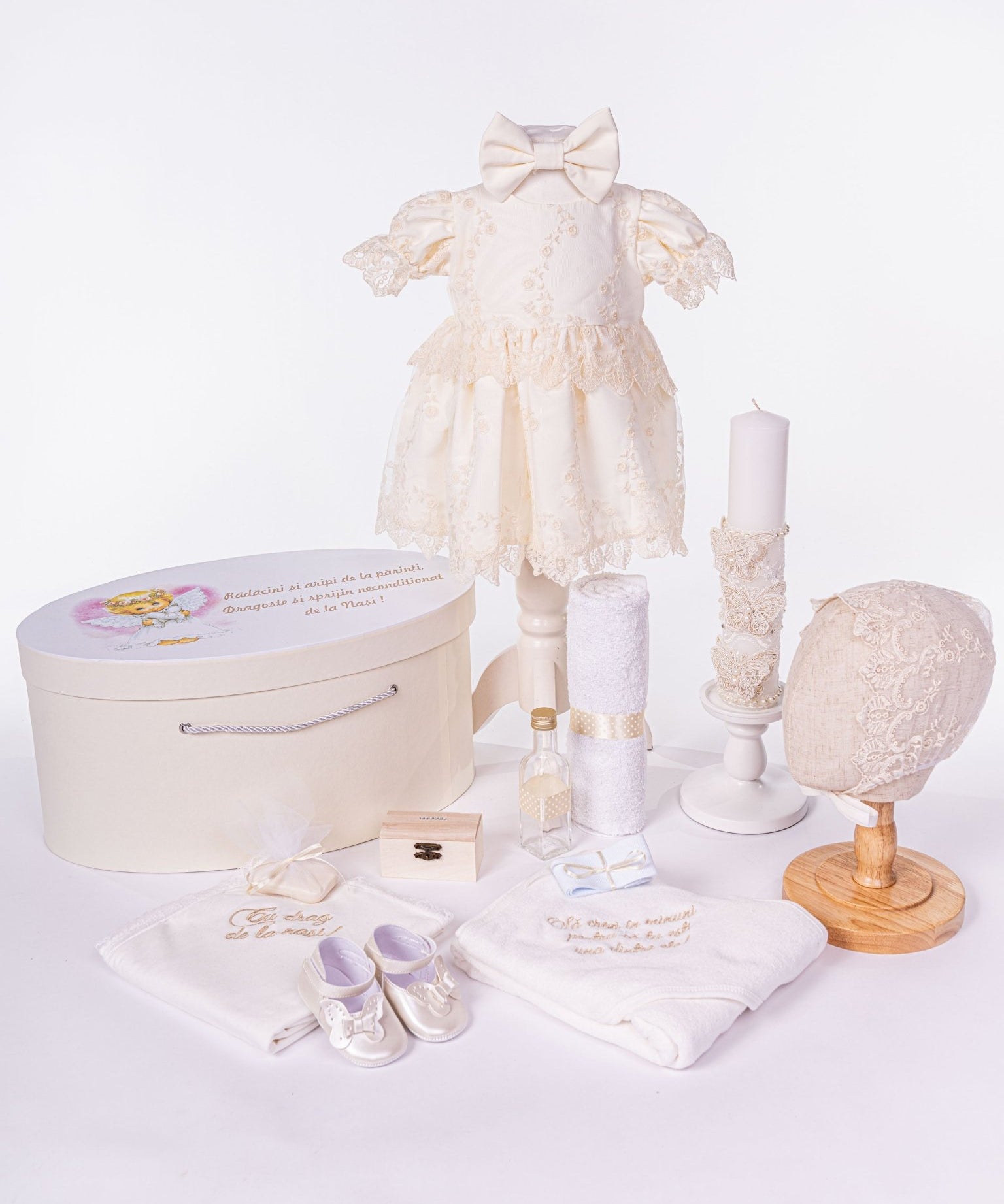 Set Complet Botez Bebelusi cu Rochita Eleganta, Lumanare si Cufar Personalizat - Aitana - Botez bebelusi