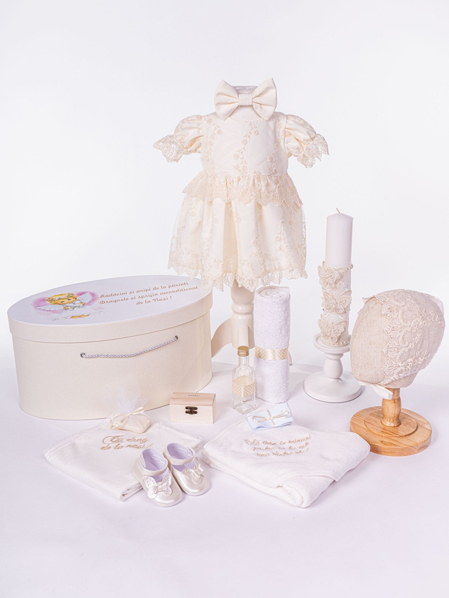 Set Complet Botez Bebelusi cu Rochita Eleganta, Lumanare si Cufar Personalizat - Aitana - Botez bebelusi