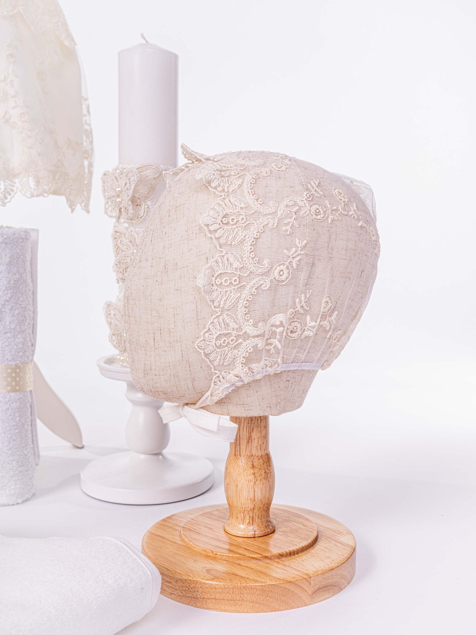Set Complet Botez Bebelusi cu Rochita Eleganta, Lumanare si Cufar Personalizat - Aitana - Botez bebelusi