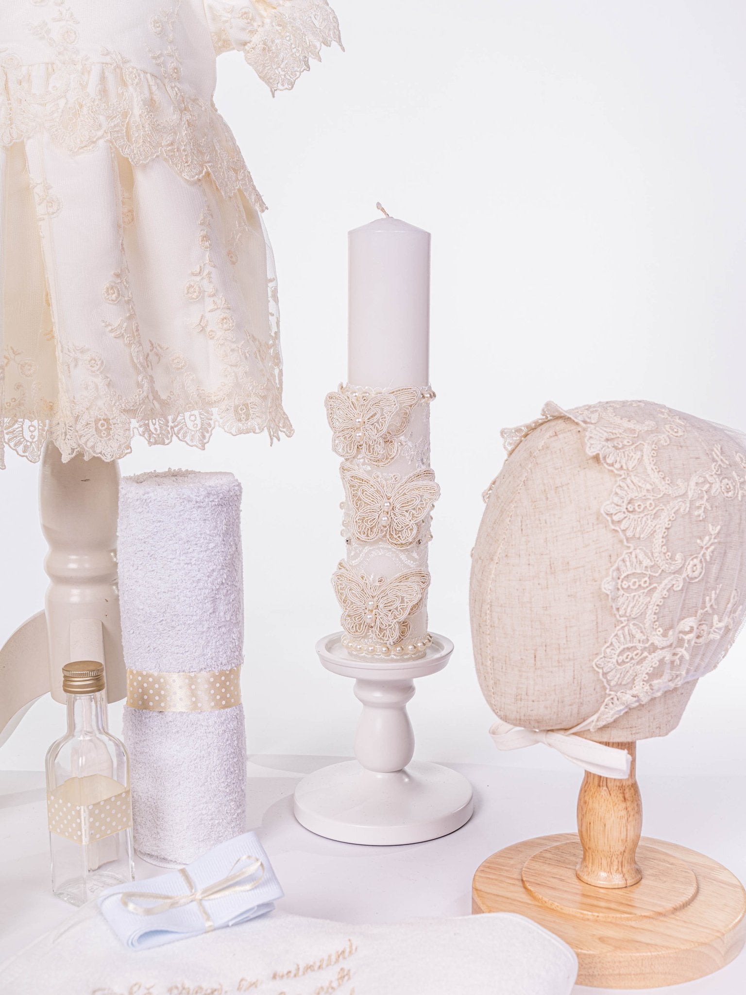 Set Complet Botez Bebelusi cu Rochita Eleganta, Lumanare si Cufar Personalizat - Aitana - Botez bebelusi