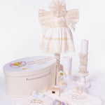 Set Complet Botez Bebelusi cu Rochita Eleganta, Lumanare si Cufar Personalizat - Ambra - Botez bebelusi
