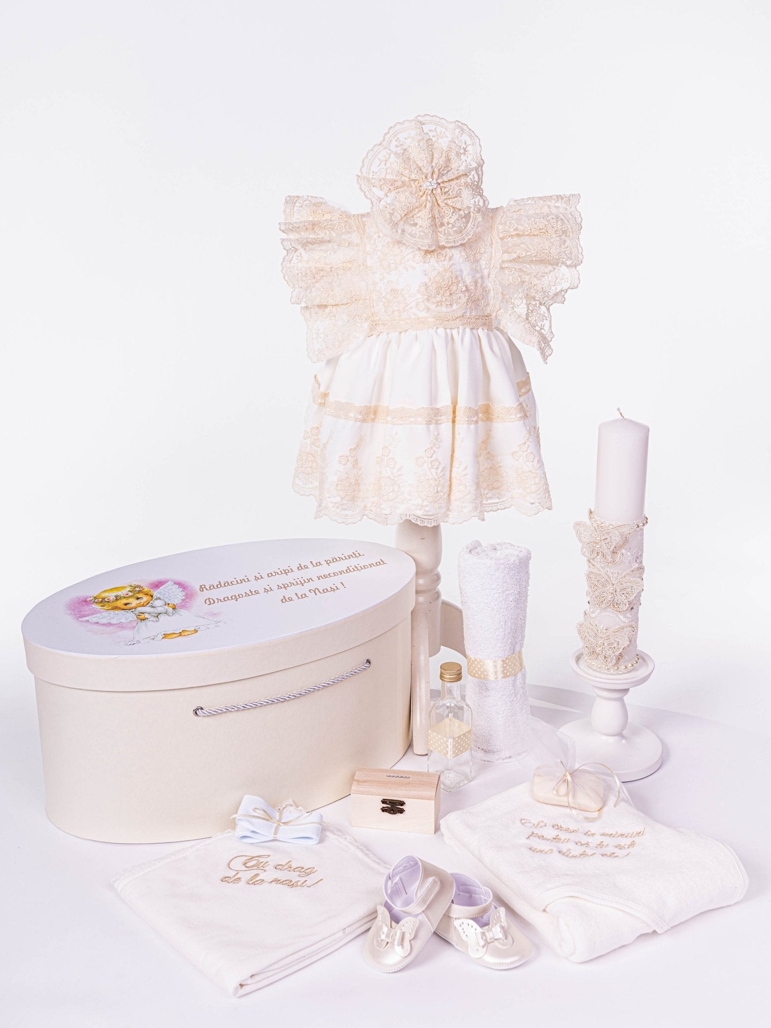 Set Complet Botez Bebelusi cu Rochita Eleganta, Lumanare si Cufar Personalizat - Ambra - Botez bebelusi