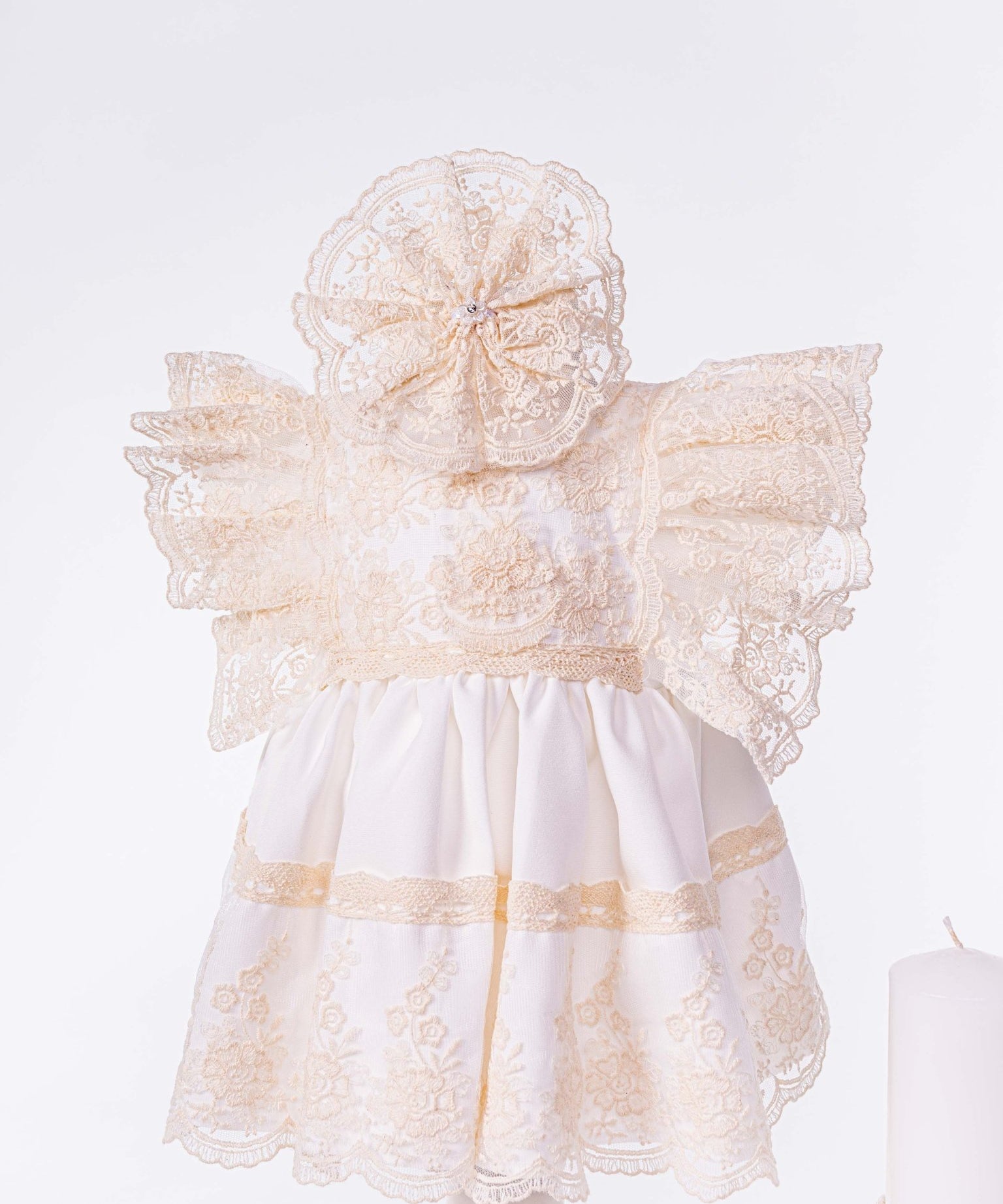 Set Complet Botez Bebelusi cu Rochita Eleganta, Lumanare si Cufar Personalizat - Ambra - Botez bebelusi