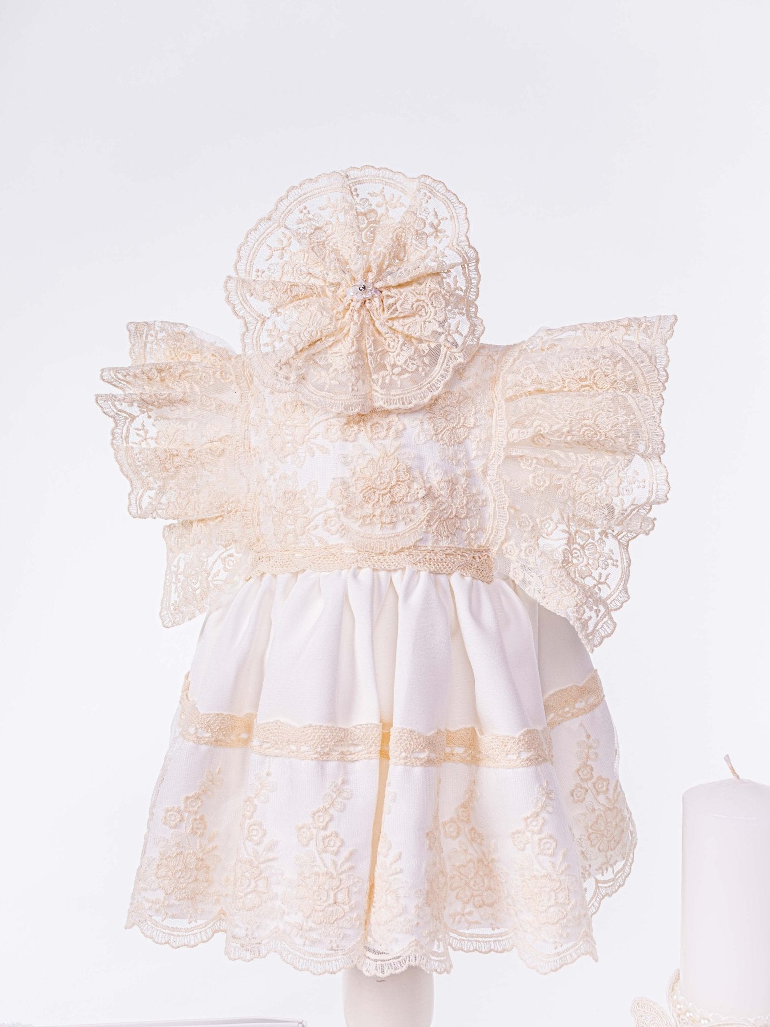 Set Complet Botez Bebelusi cu Rochita Eleganta, Lumanare si Cufar Personalizat - Ambra - Botez bebelusi