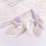 Set Complet Botez Bebelusi cu Rochita Eleganta, Lumanare si Cufar Personalizat - Antonella - Botez bebelusi