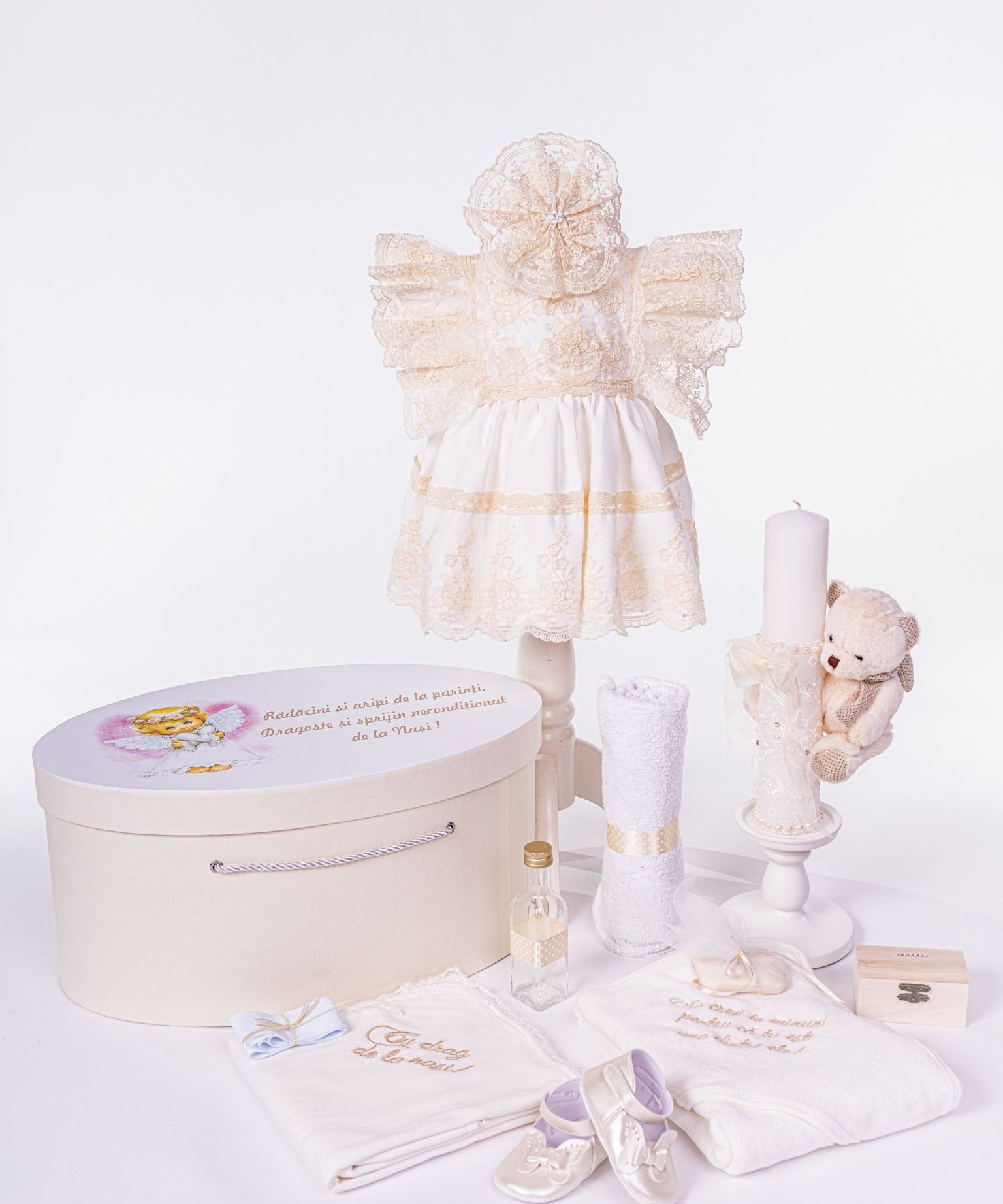 Set Complet Botez Bebelusi cu Rochita Eleganta, Lumanare si Cufar Personalizat - Antonella - Botez bebelusi