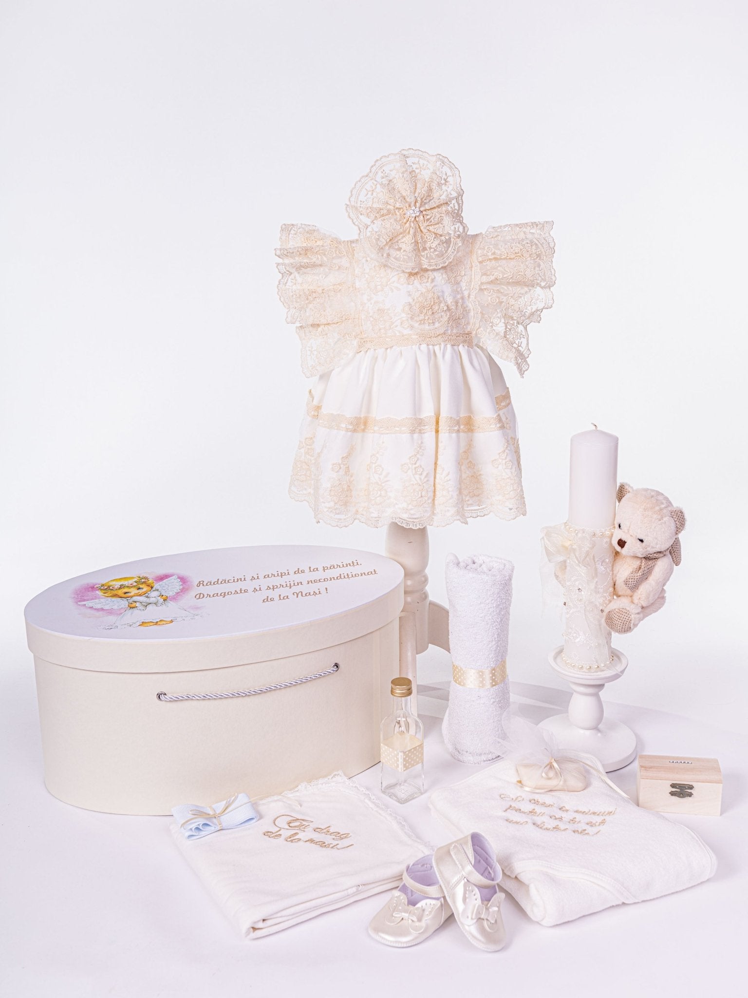 Set Complet Botez Bebelusi cu Rochita Eleganta, Lumanare si Cufar Personalizat - Antonella - Botez bebelusi