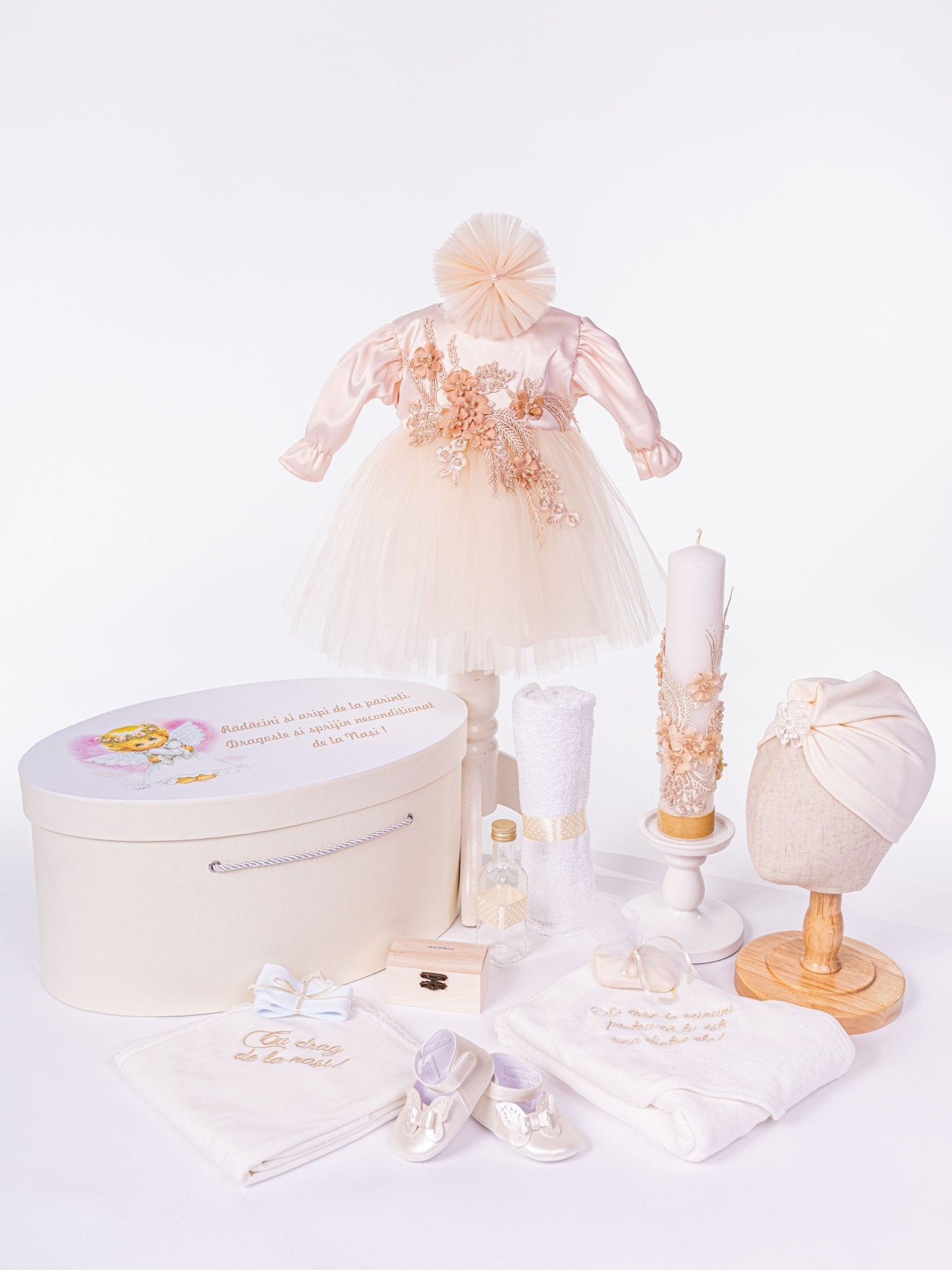 Set Complet Botez Bebelusi cu Rochita Eleganta, Lumanare si Cufar Personalizat - Camilla - Botez bebelusi