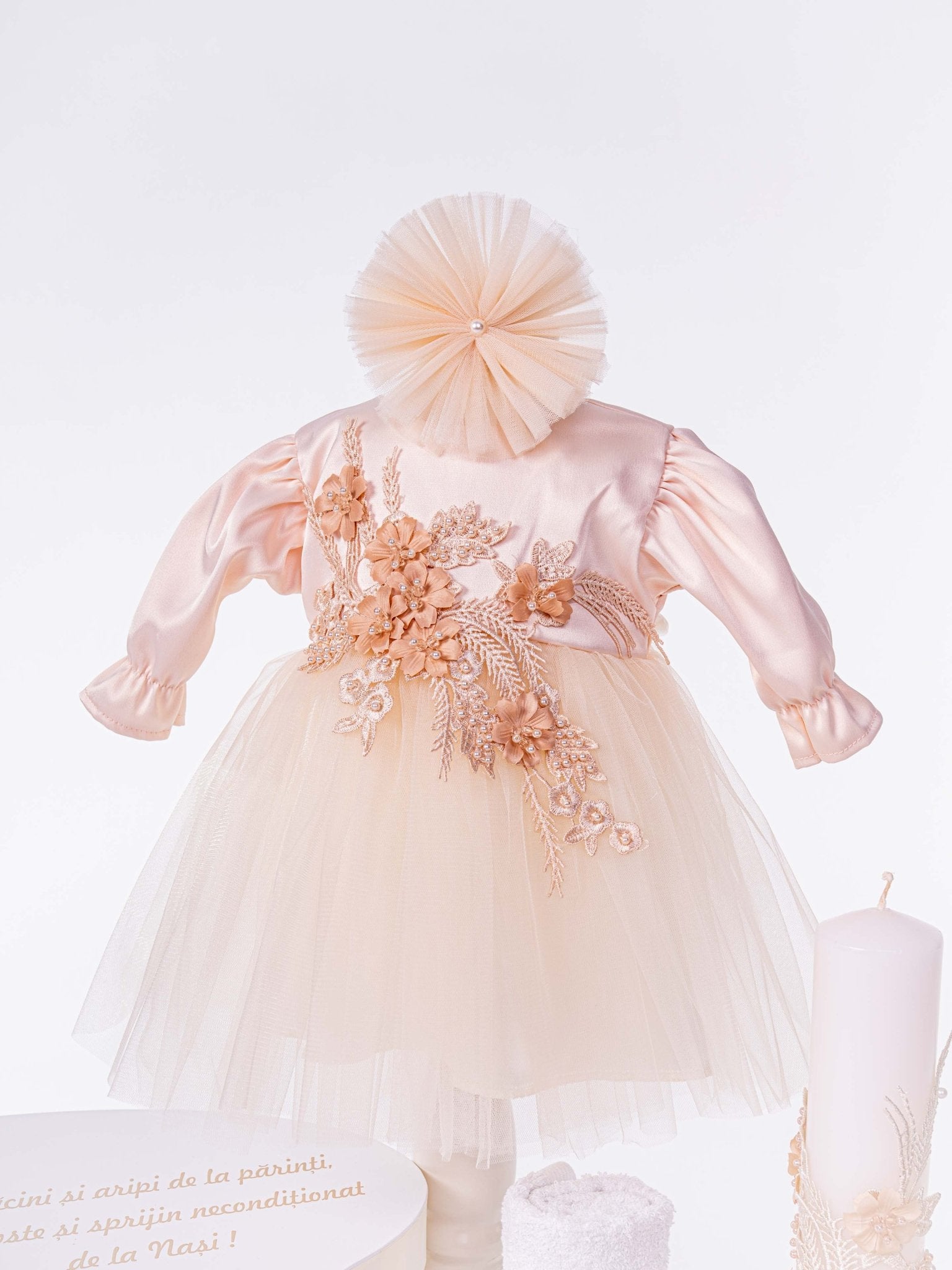Set Complet Botez Bebelusi cu Rochita Eleganta, Lumanare si Cufar Personalizat - Camilla - Botez bebelusi