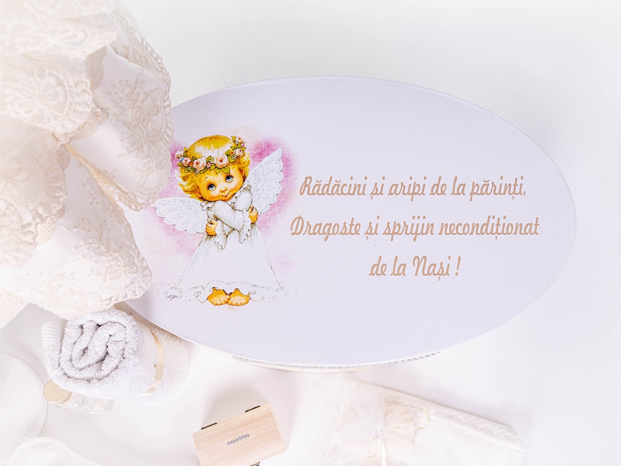 Set Complet Botez Bebelusi cu Rochita Eleganta, Lumanare si Cufar Personalizat - Jimena - Botez bebelusi