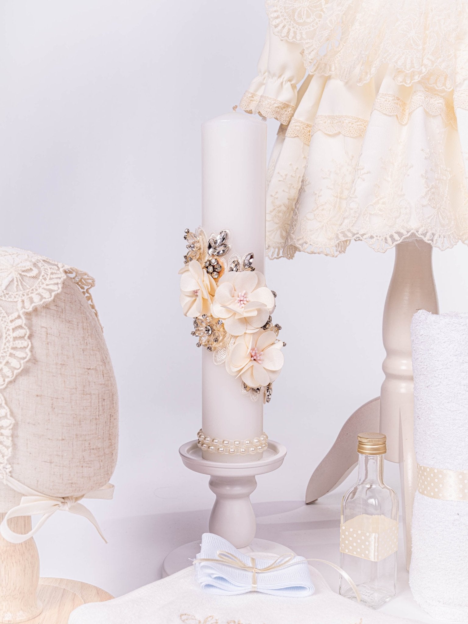 Set Complet Botez Bebelusi cu Rochita Eleganta, Lumanare si Cufar Personalizat - Jimena - Botez bebelusi