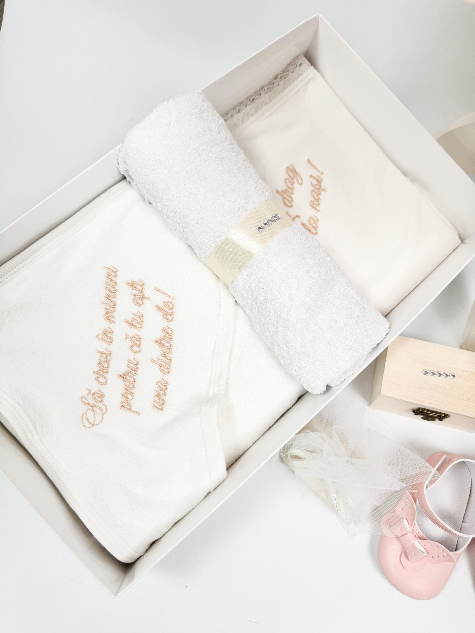Set Complet Botez Bebelusi cu Rochita Eleganta si Trusou Hand - Made - Allegra - Botez bebelusi