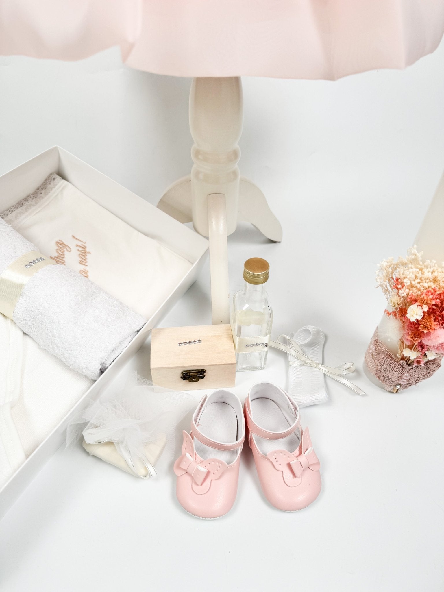 Set Complet Botez Bebelusi cu Rochita Eleganta si Trusou Hand - Made cu Flori Uscate - Eda - Botez bebelusi