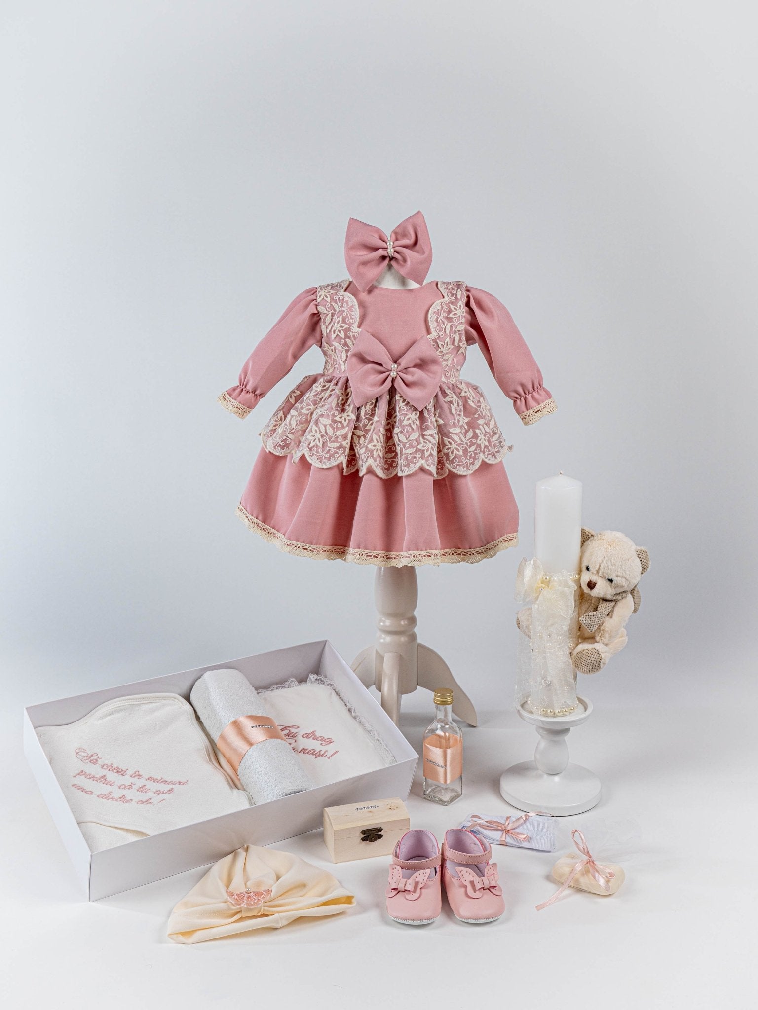 Set Complet Botez Bebelusi cu Rochita si Trusou Hand - made - Sally - Botez bebelusi