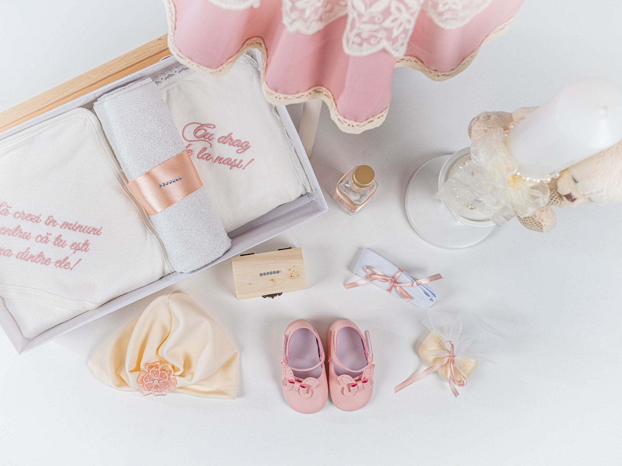 Set Complet Botez Bebelusi cu Rochita si Trusou Hand - made - Sally - Botez bebelusi