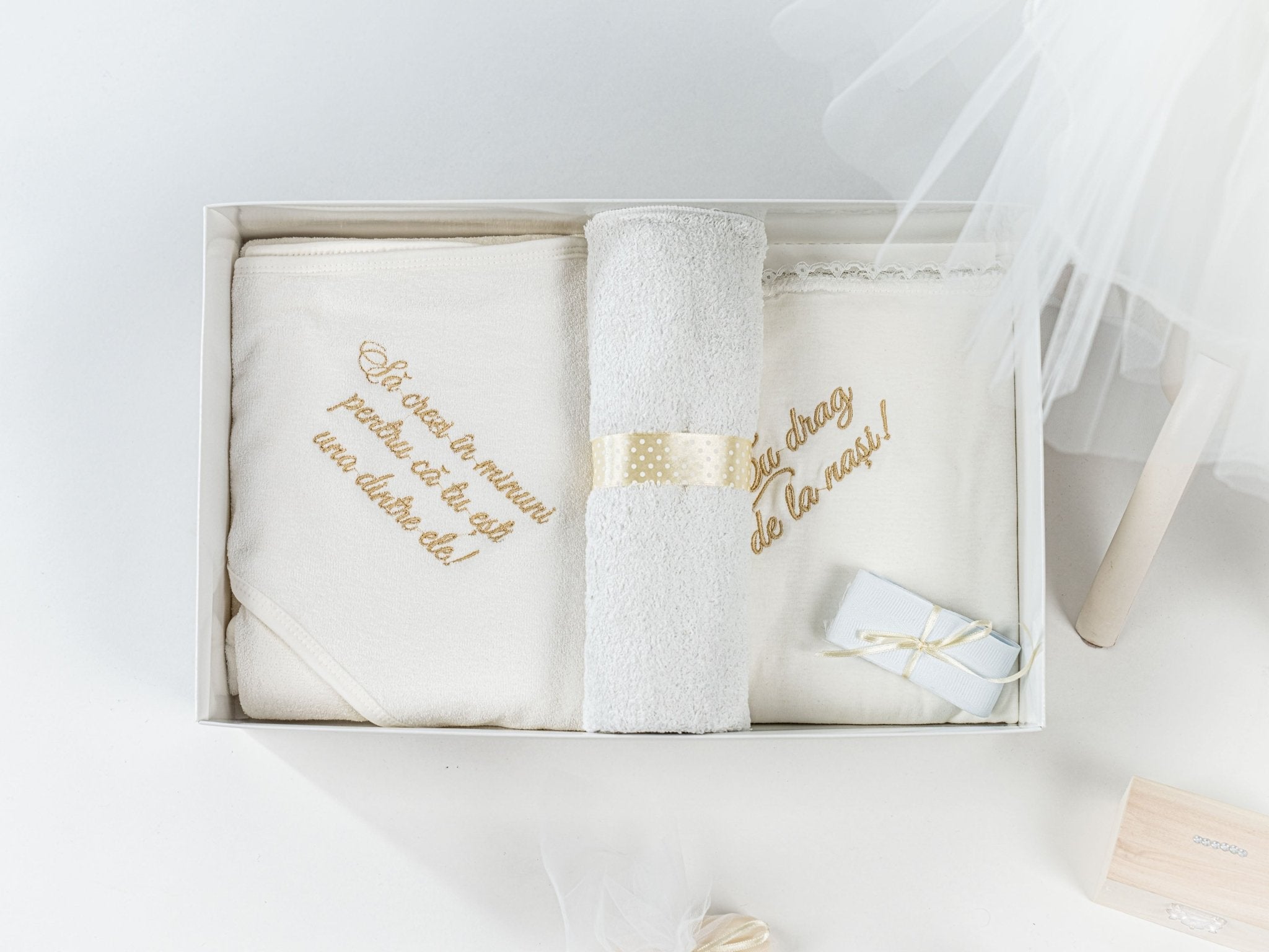 Set Complet Botez Bebelusi cu Rochita si Trusou Lucrat Manual - Clara - Botez bebelusi