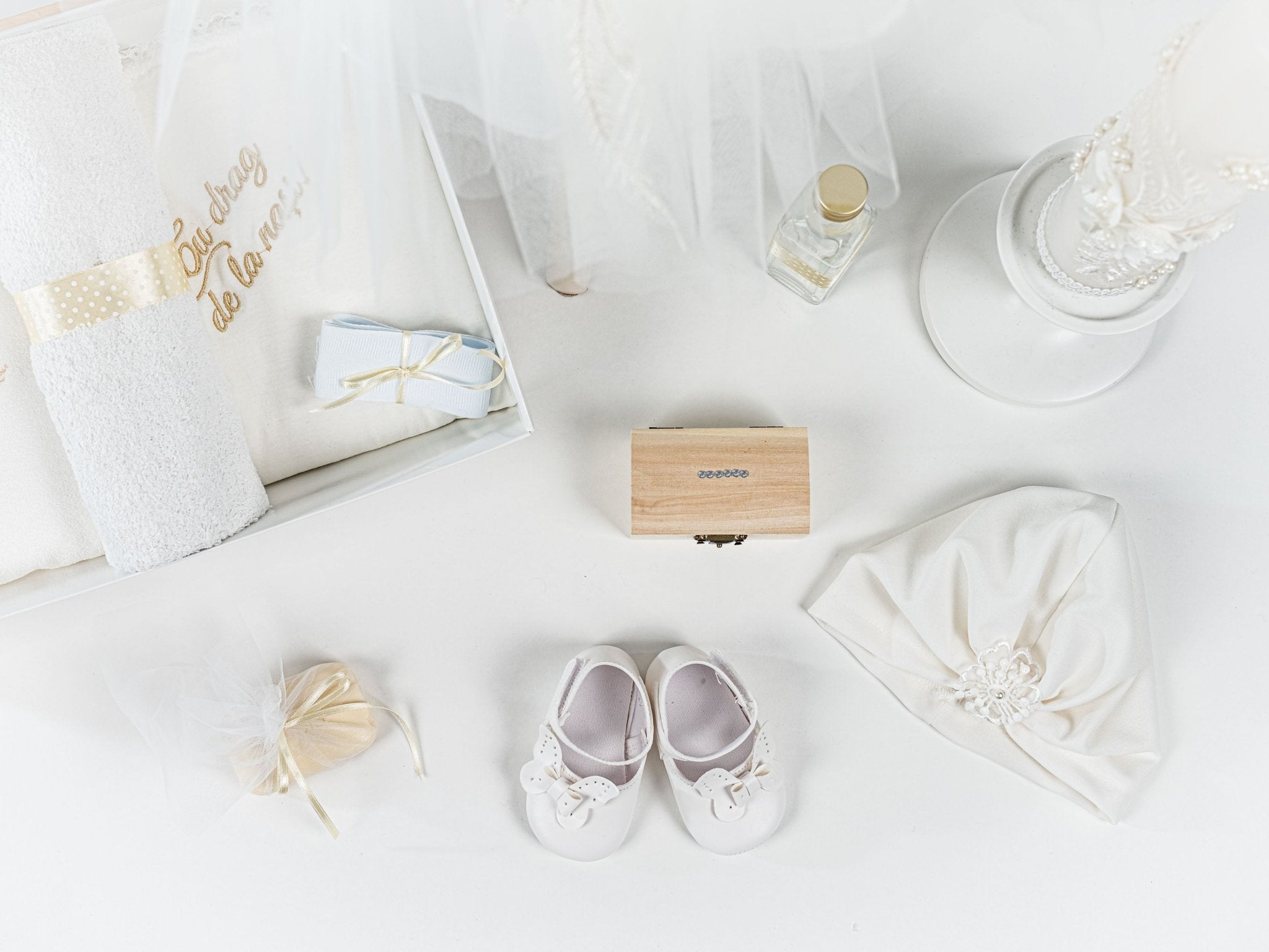 Set Complet Botez Bebelusi cu Rochita si Trusou Lucrat Manual - Clara - Botez bebelusi