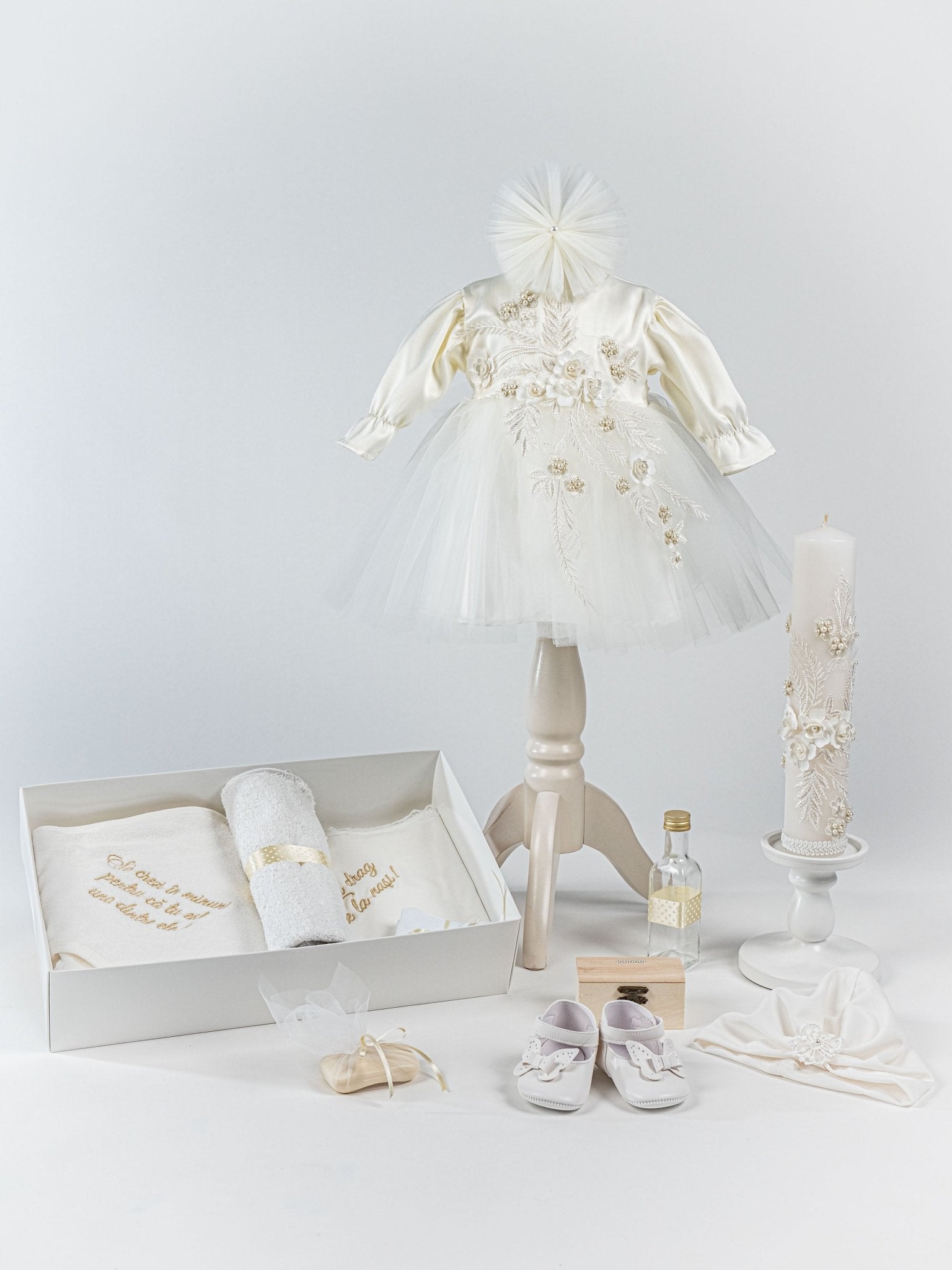 Set Complet Botez Bebelusi cu Rochita si Trusou Lucrat Manual - Clara - Botez bebelusi