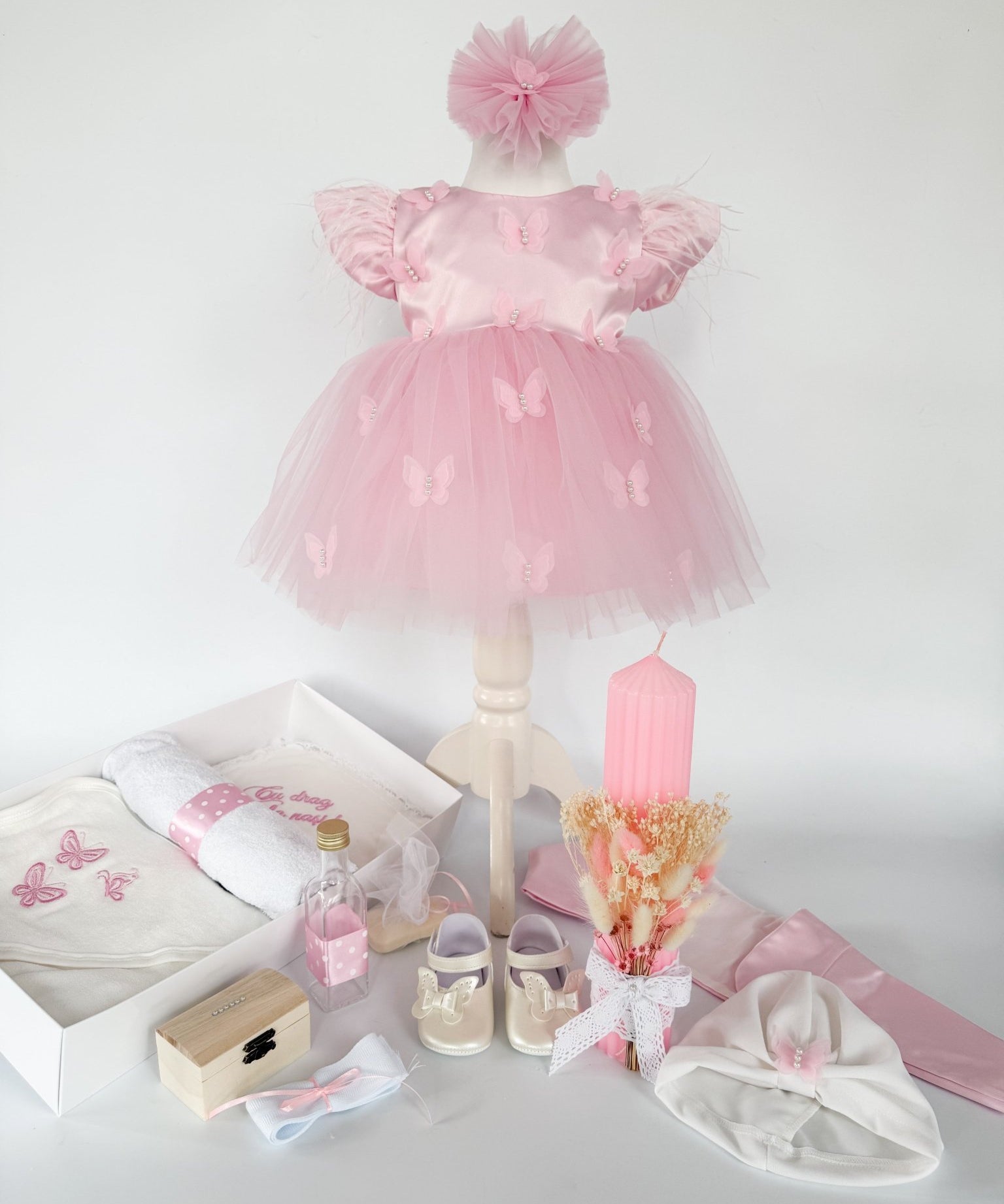 Set Complet Botez Bebelusi cu Rochita Vaporoasa si Trusou Hand Made - Romina - Botez bebelusi