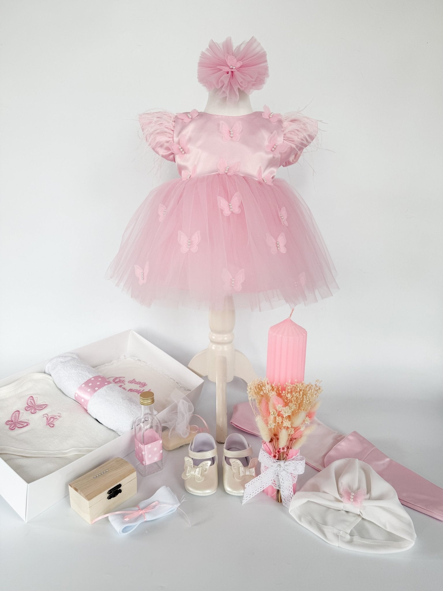 Set Complet Botez Bebelusi cu Rochita Vaporoasa si Trusou Hand Made - Romina - Botez bebelusi