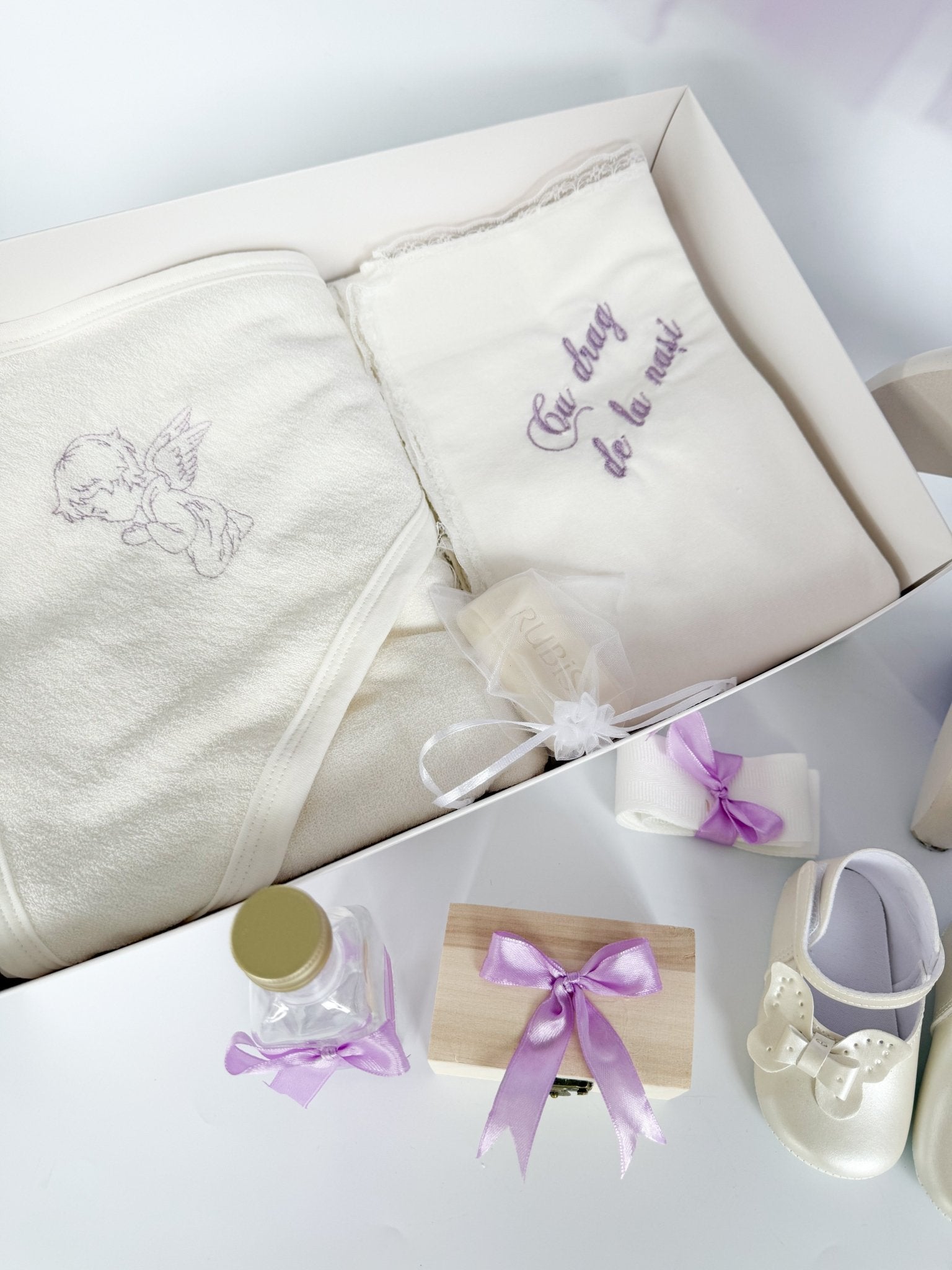 Set Complet Botez cu Rochita Vaporoasa si Trusou Hand Made - Roxy - Botez bebelusi