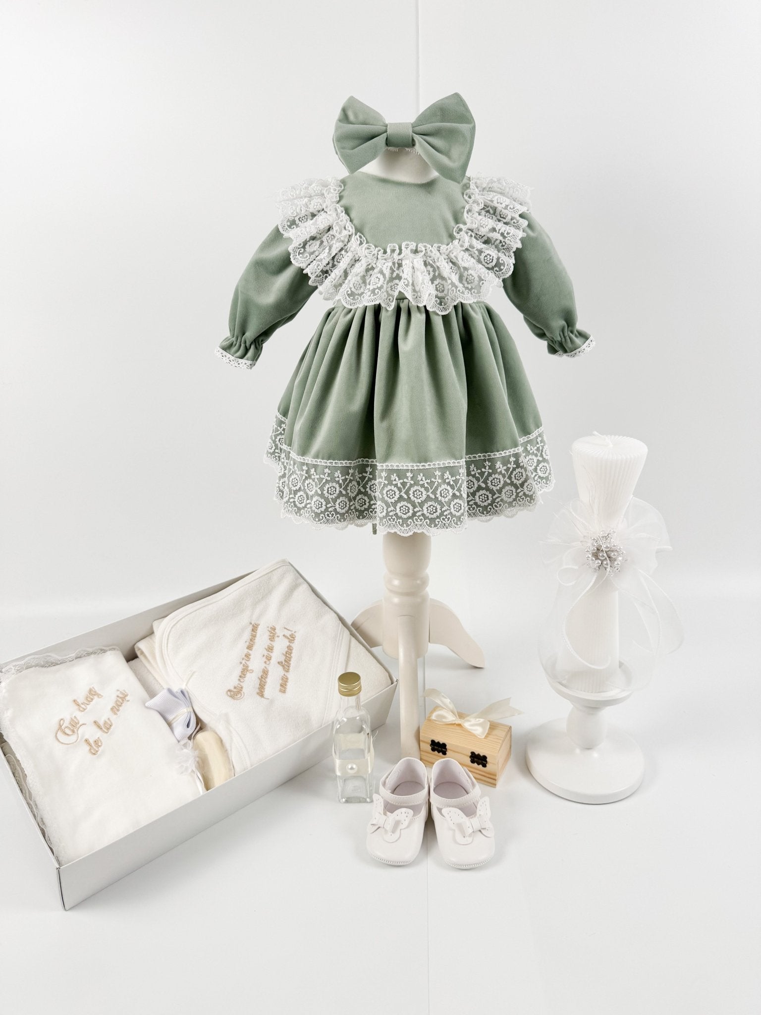 Set complet de botez pentru fetita Palma - verde salvie, cu rochita din catifea si dantela - Botez bebelusi