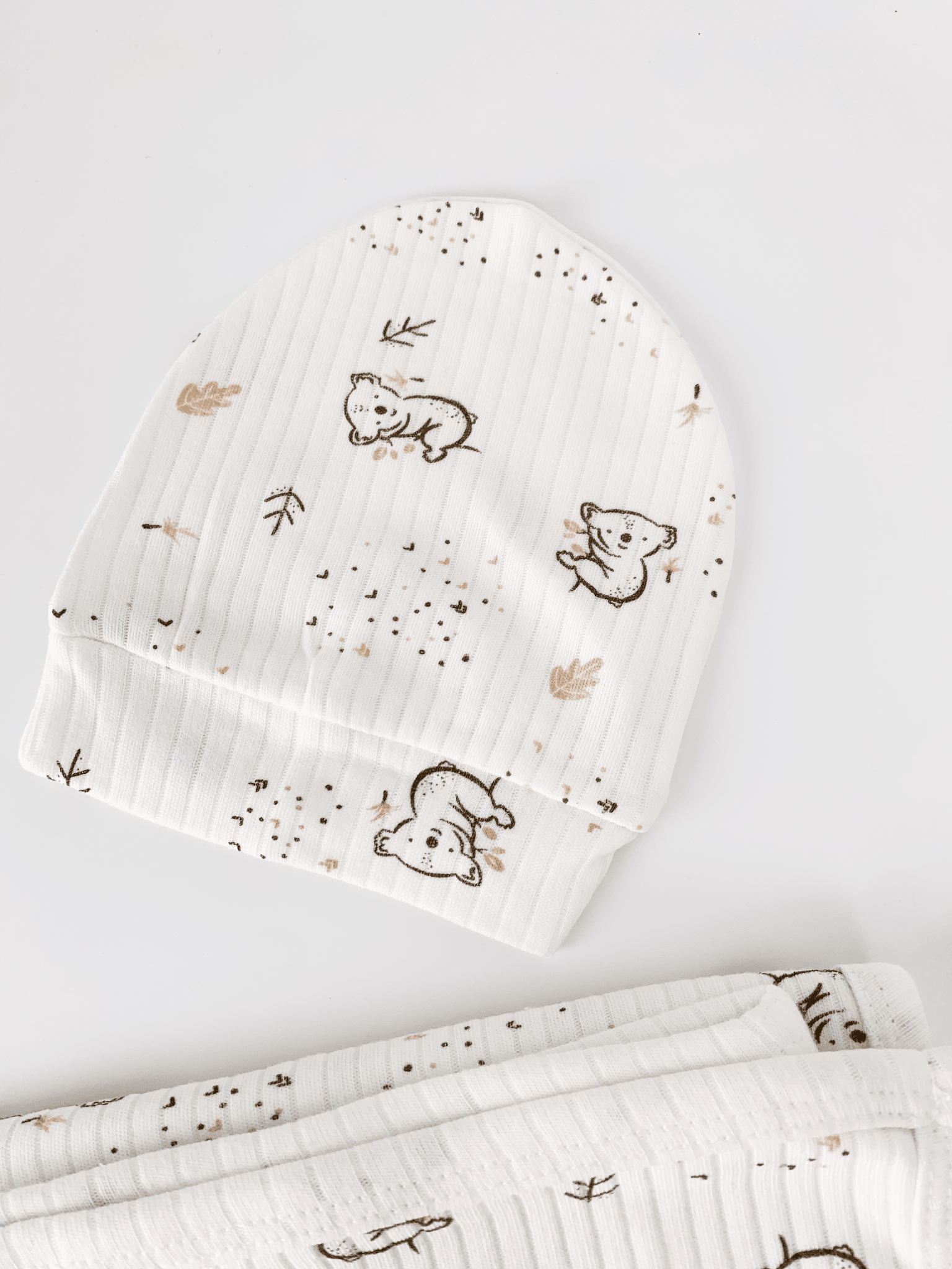 Set Hainute 5 Piese Bebelusi - Salopeta Alba, Paturica si Accesorii - Botez bebelusi