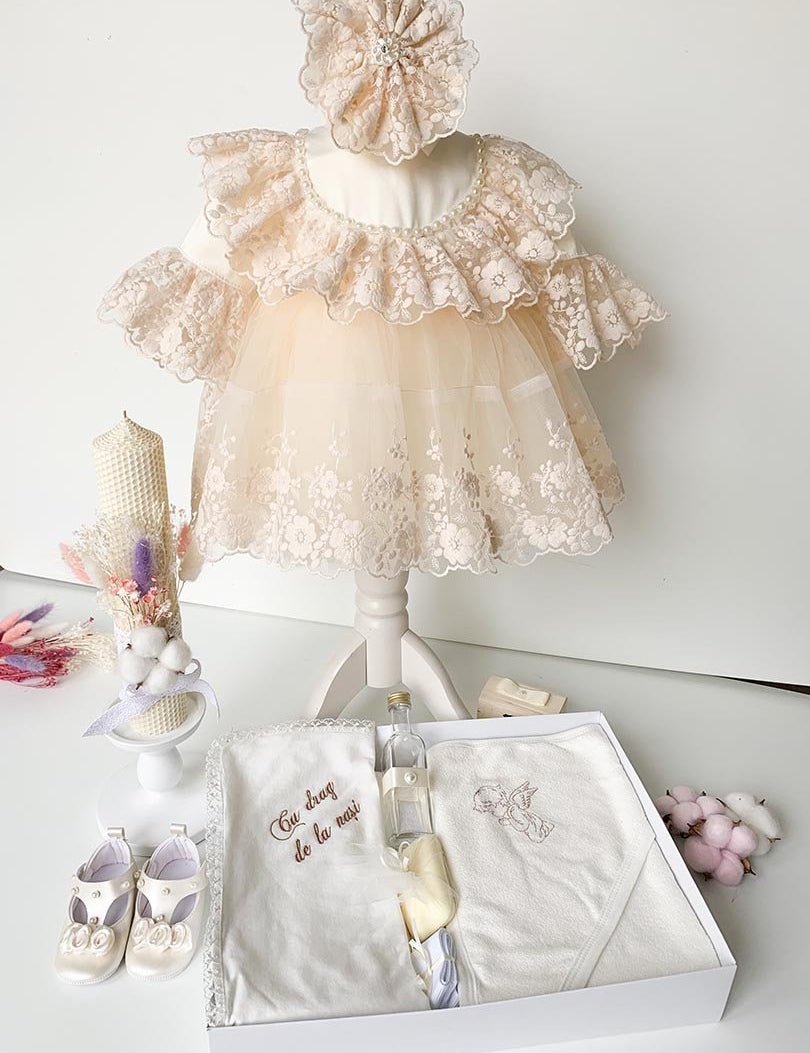 Set pentru botez fetita, rochie cu dantela Aimee,lumanare ceara naturala,trusou - Botez bebelusi