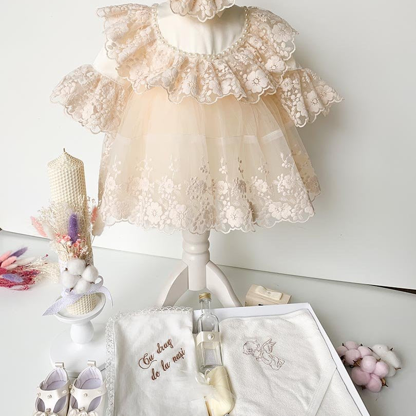Set pentru botez fetita, rochie cu dantela Aimee,lumanare ceara naturala,trusou - Botez bebelusi