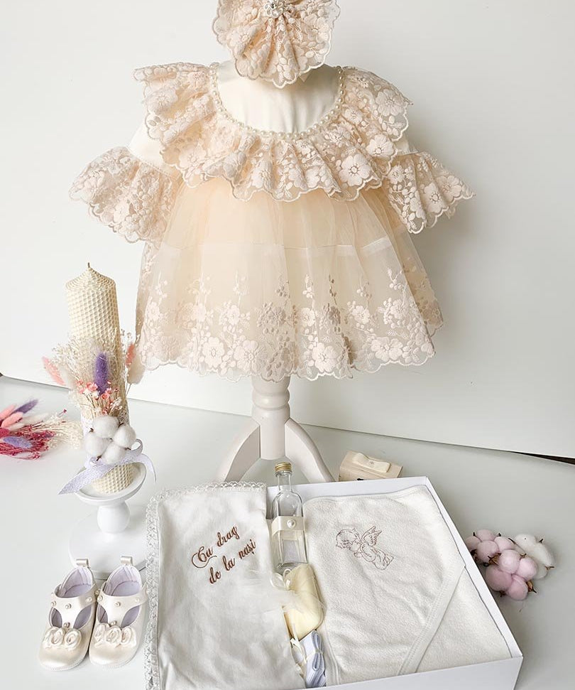 Set pentru botez fetita, rochie cu dantela Aimee,lumanare ceara naturala,trusou - Botez bebelusi