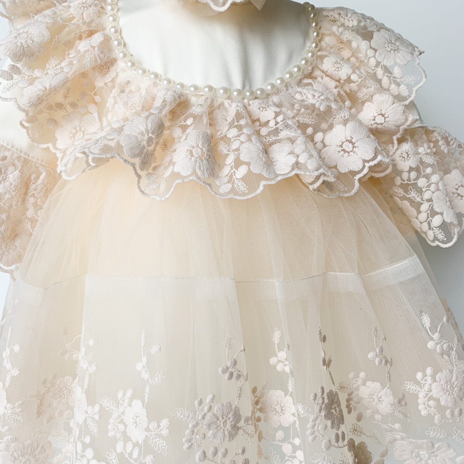 Set pentru botez fetita, rochie cu dantela Aimee,lumanare ceara naturala,trusou - Botez bebelusi