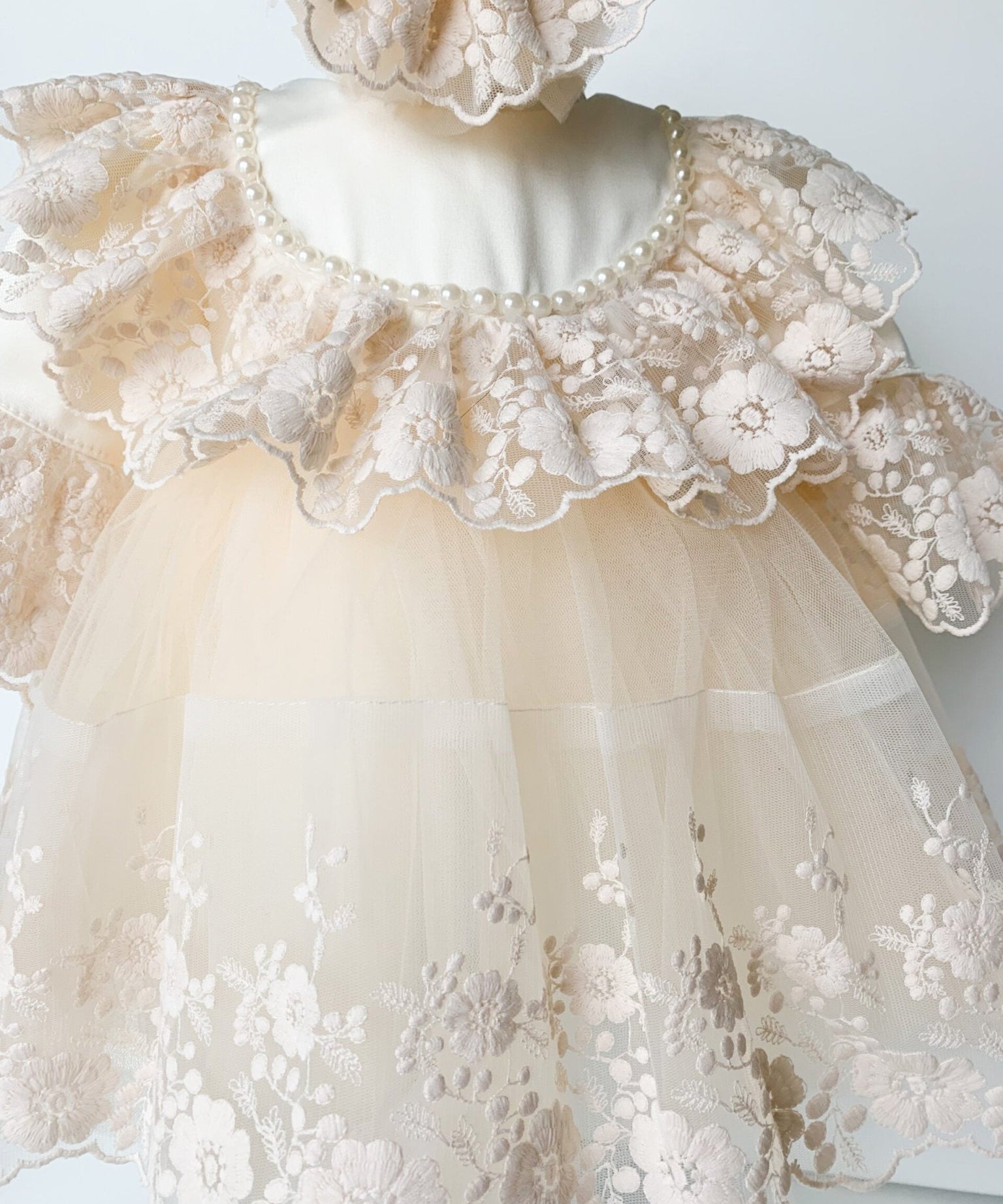 Set pentru botez fetita, rochie cu dantela Aimee,lumanare ceara naturala,trusou - Botez bebelusi