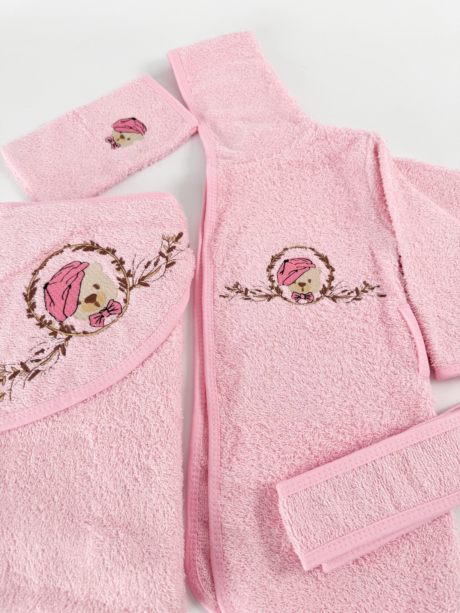 Set pufos baie fetita - roz cu ursulet - Botez bebelusi