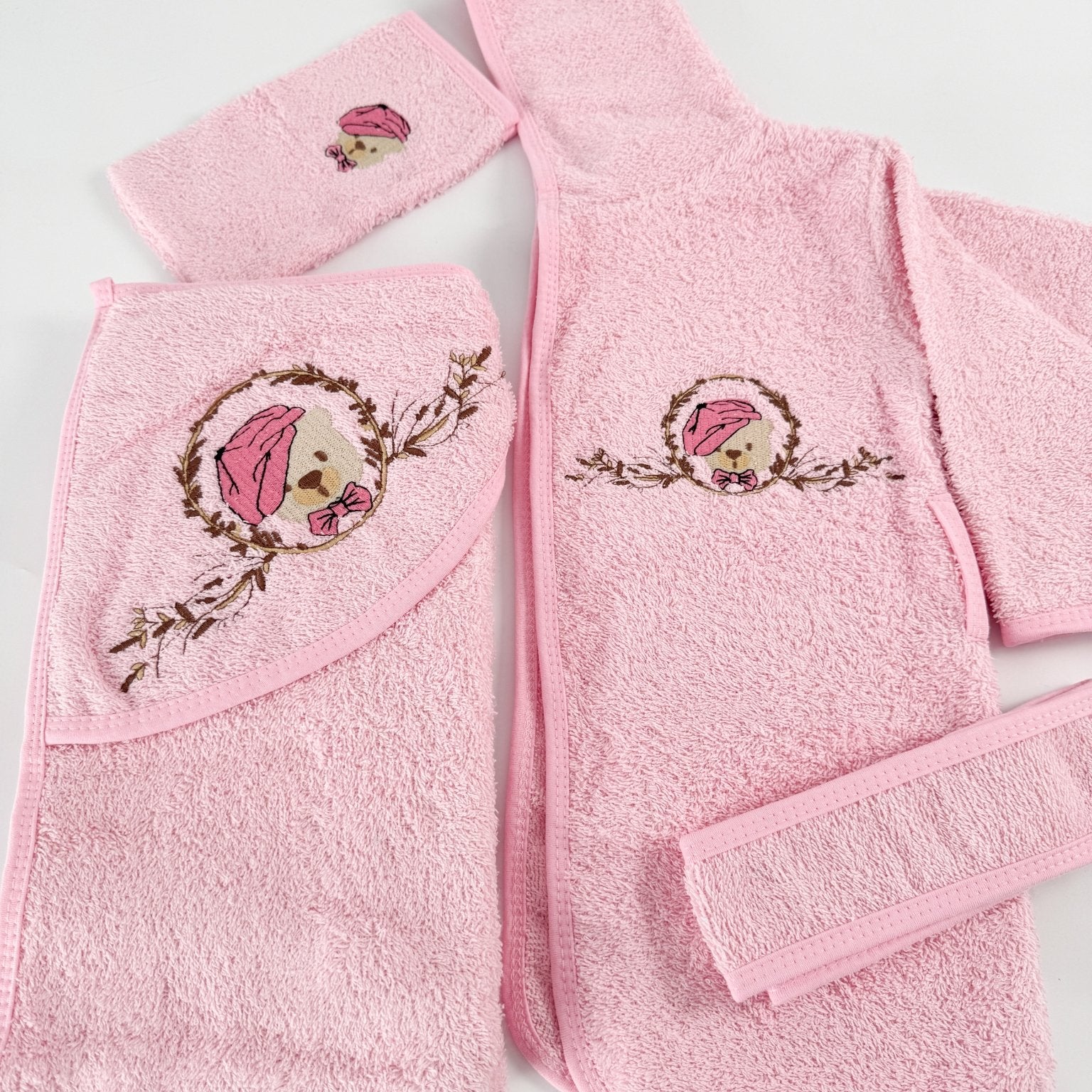 Set pufos baie fetita - roz cu ursulet - Botez bebelusi