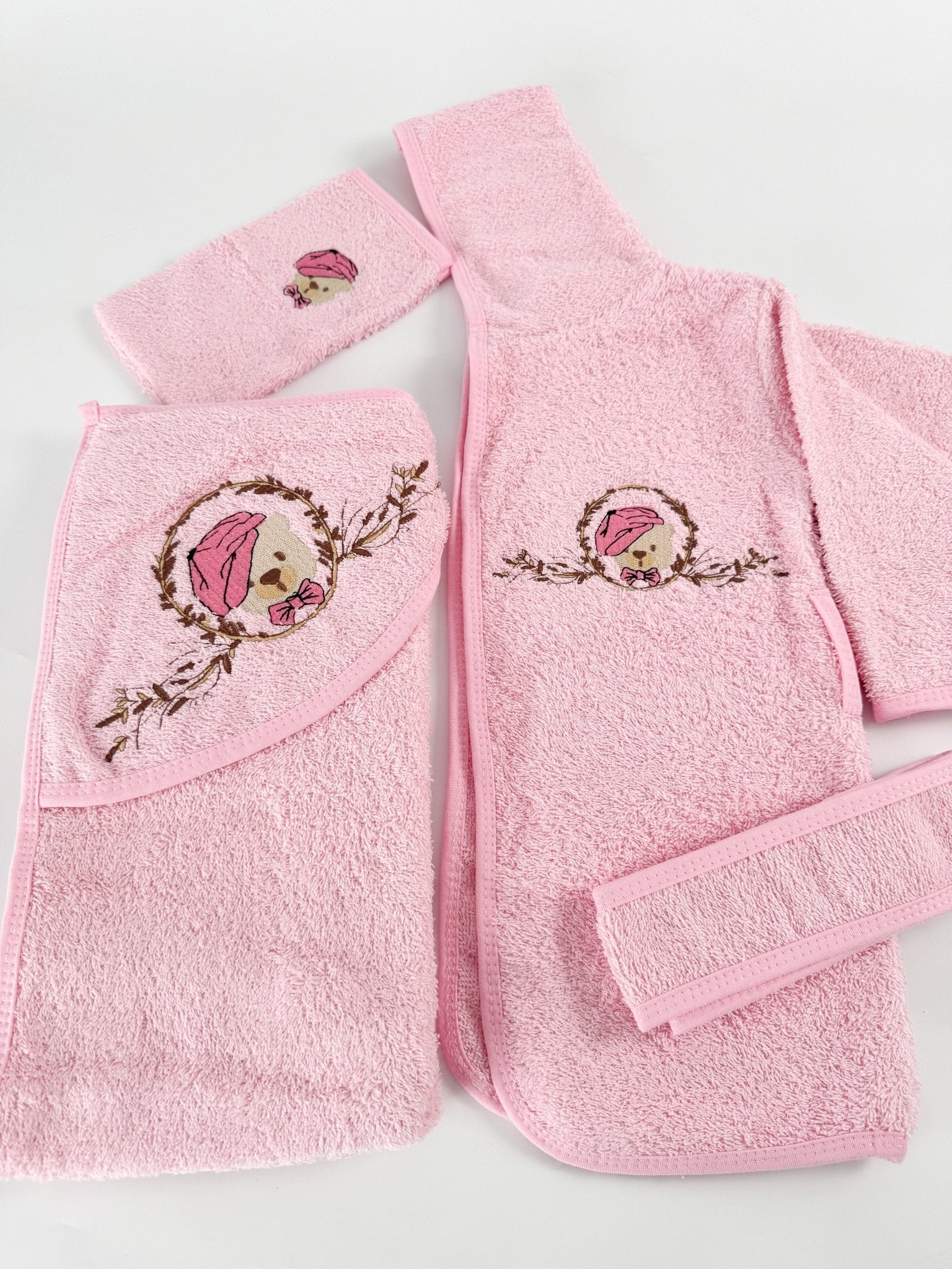 Set pufos baie fetita - roz cu ursulet - Botez bebelusi
