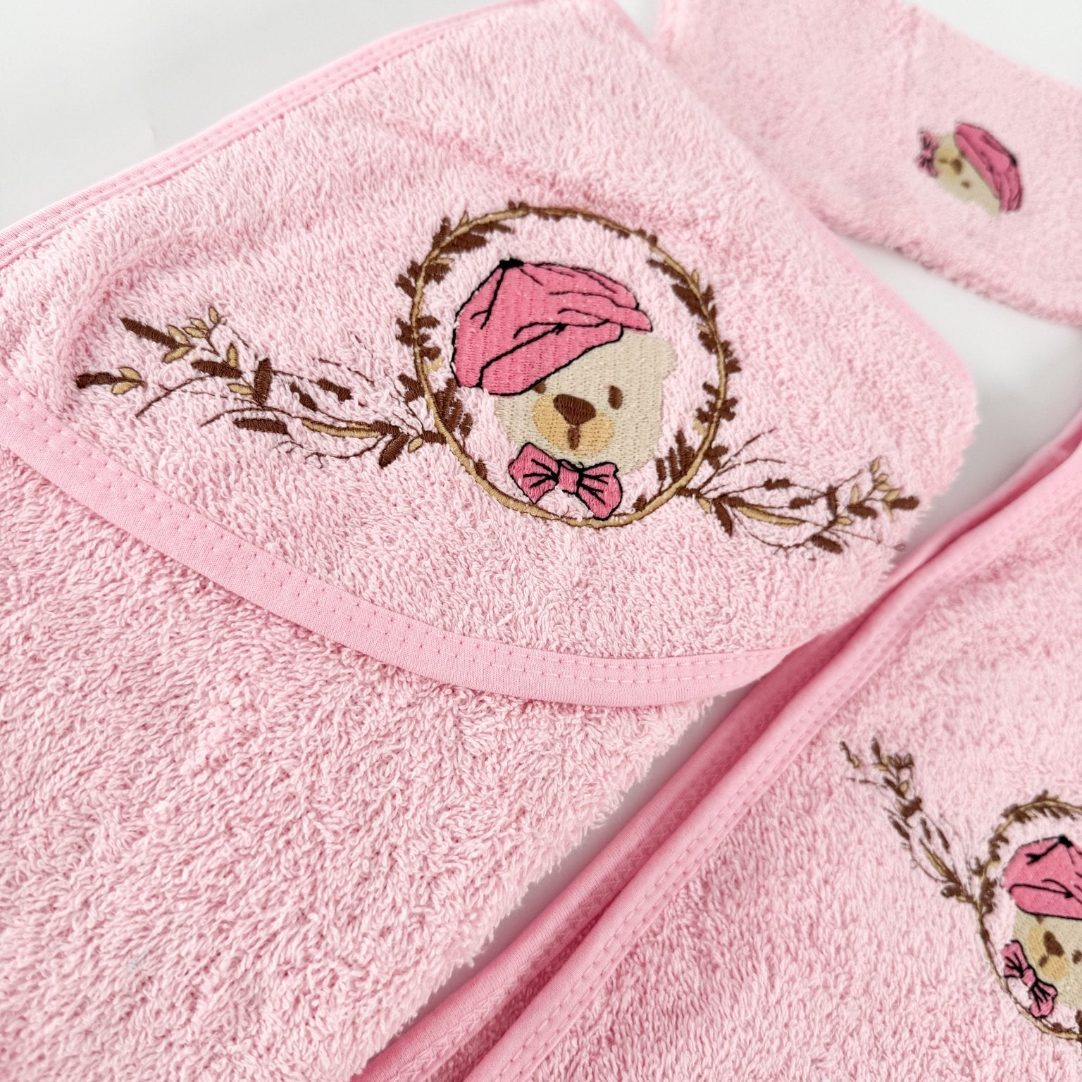 Set pufos baie fetita - roz cu ursulet - Botez bebelusi