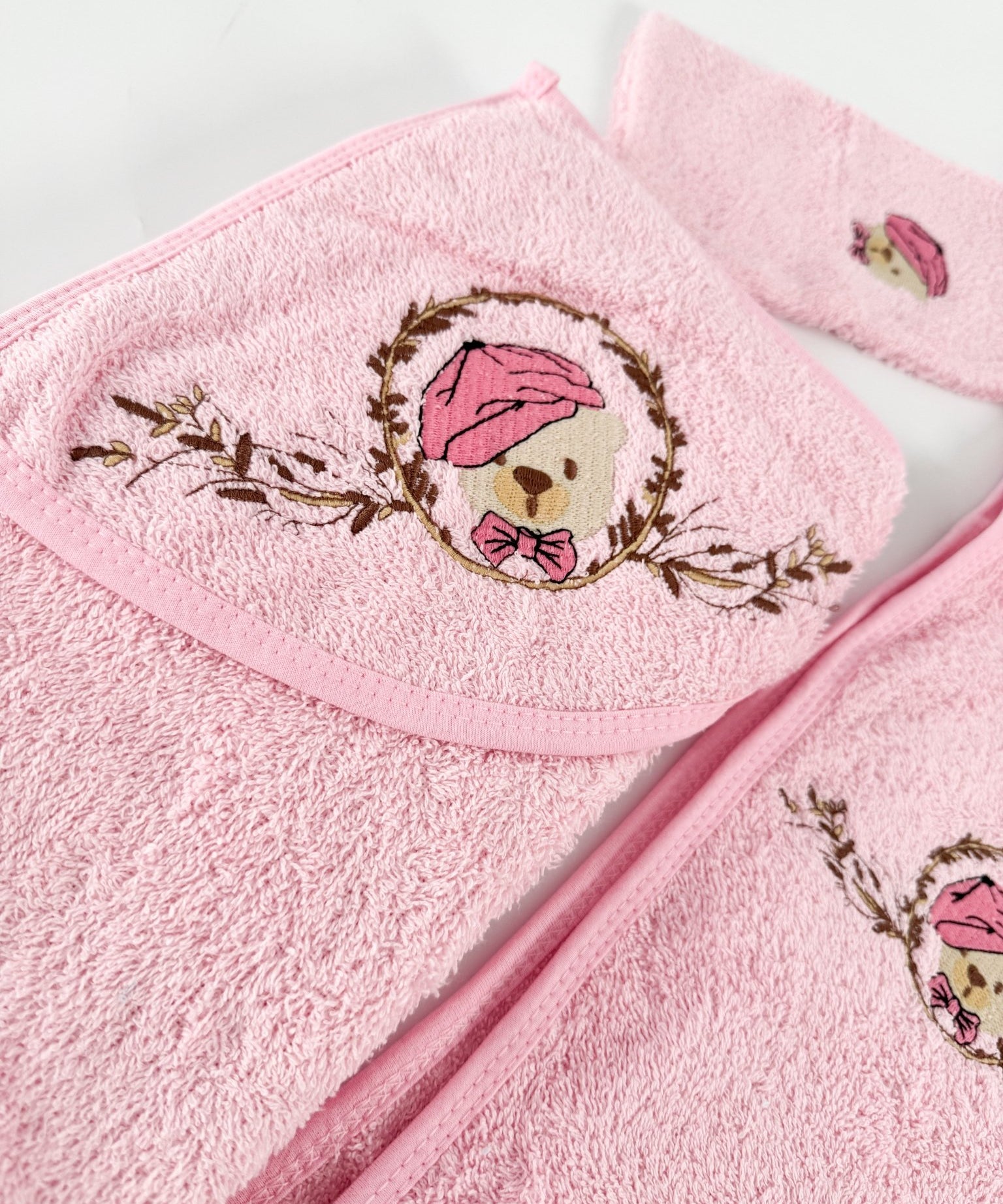 Set pufos baie fetita - roz cu ursulet - Botez bebelusi