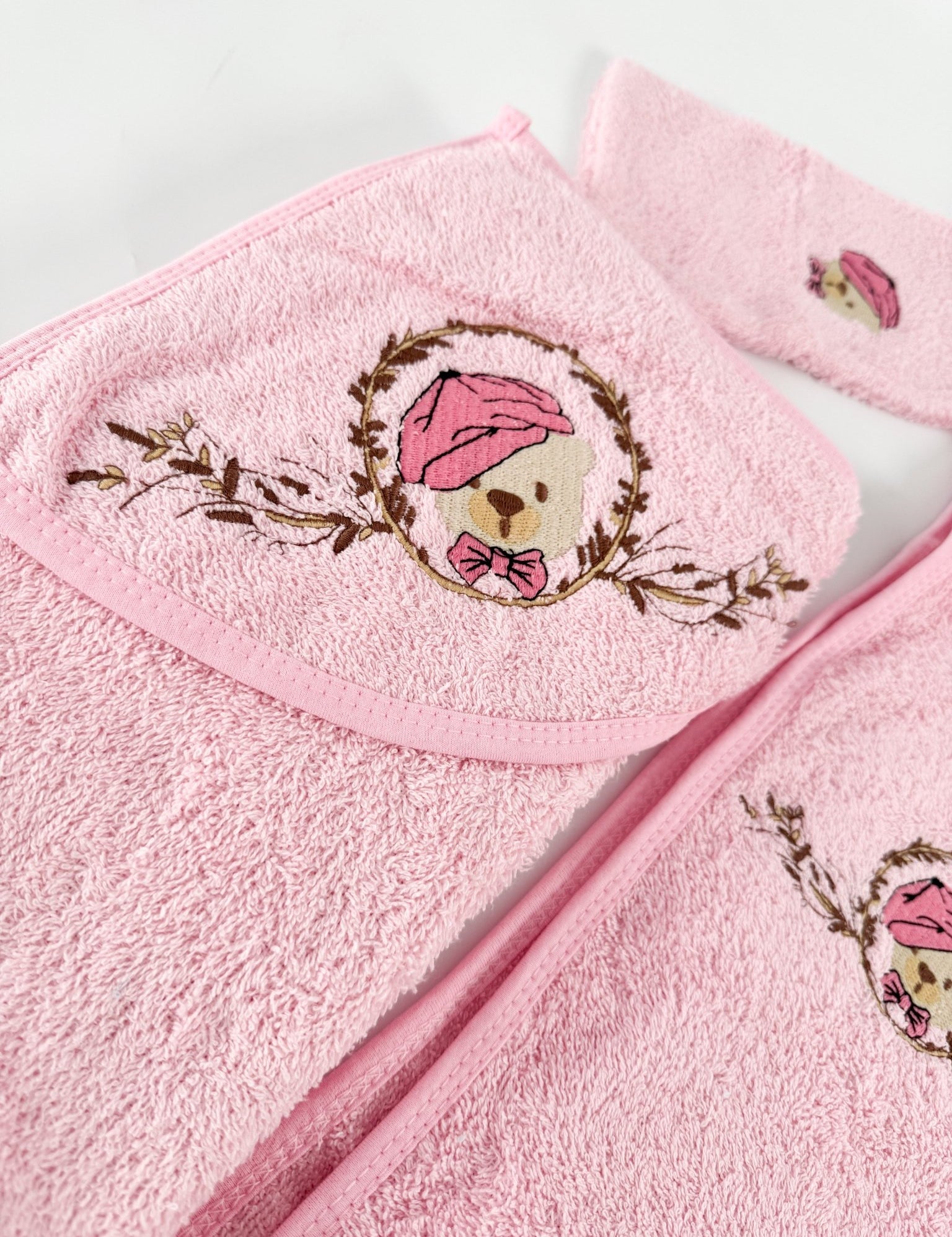 Set pufos baie fetita - roz cu ursulet - Botez bebelusi