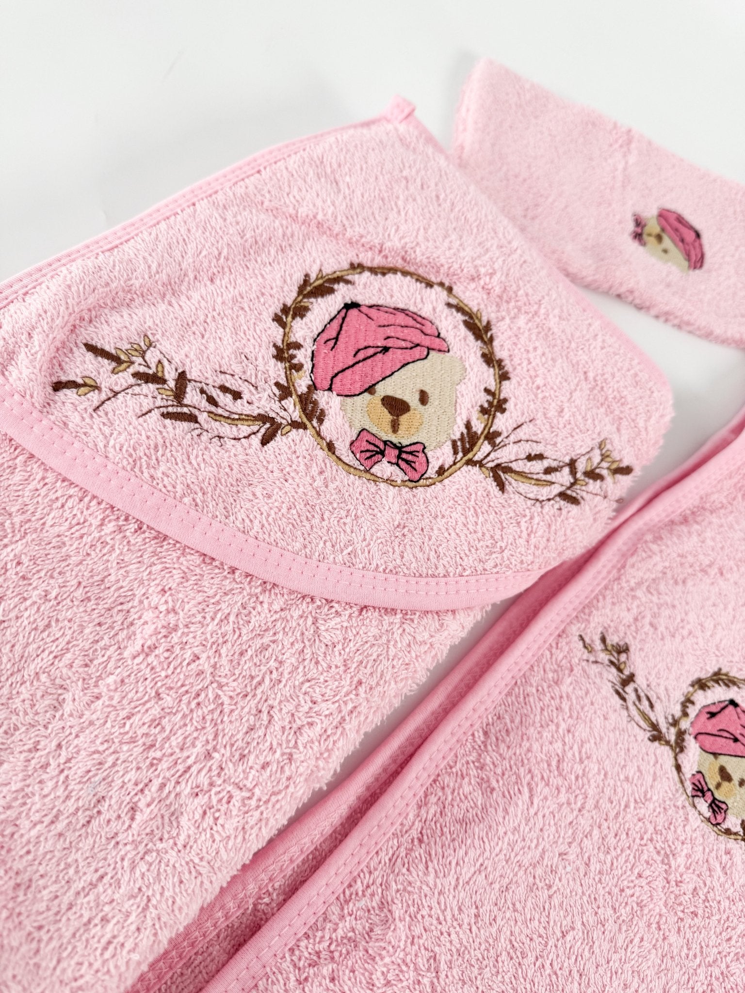 Set pufos baie fetita - roz cu ursulet - Botez bebelusi