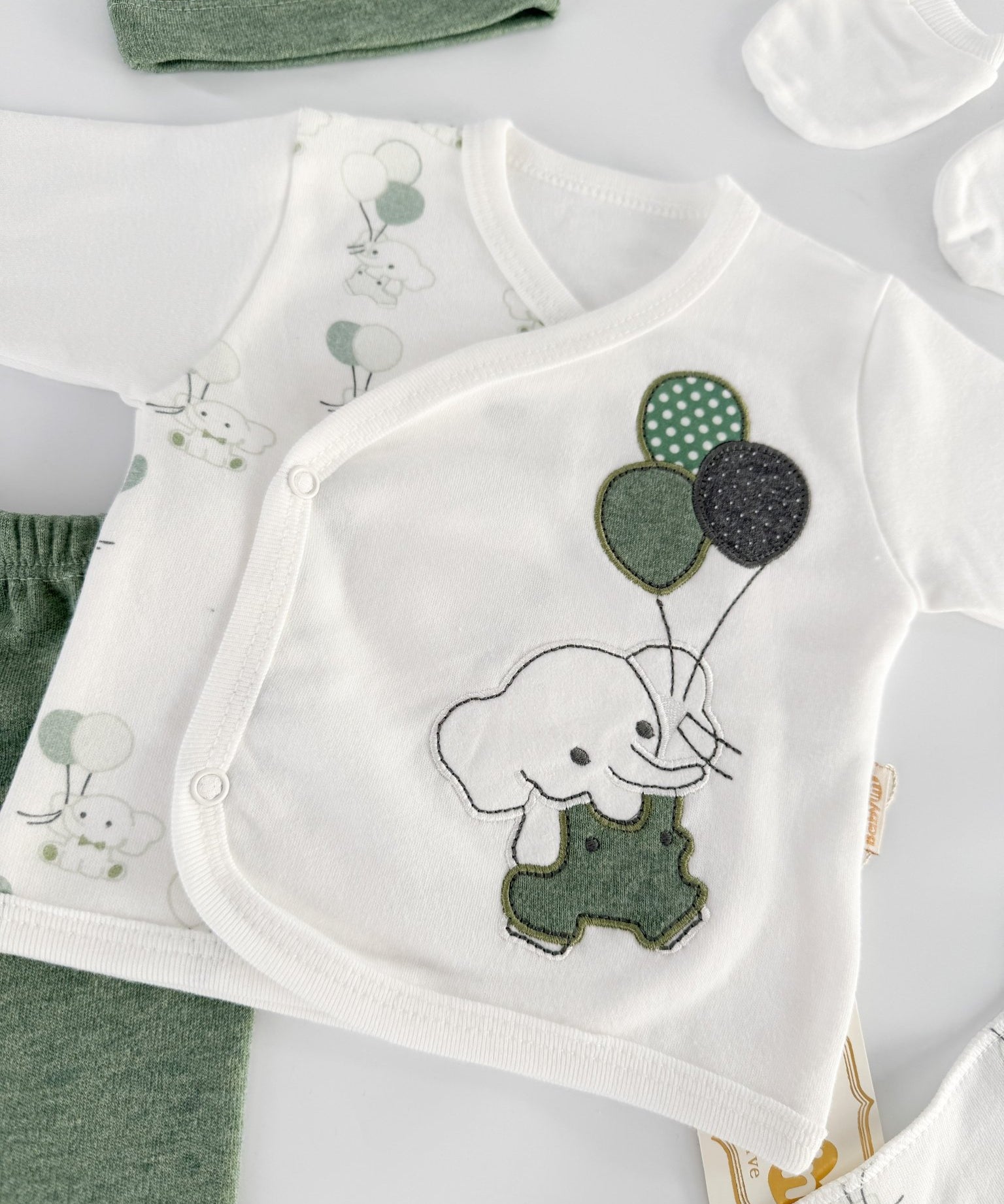 Set salopeta verde cu elefantei - Botez bebelusi