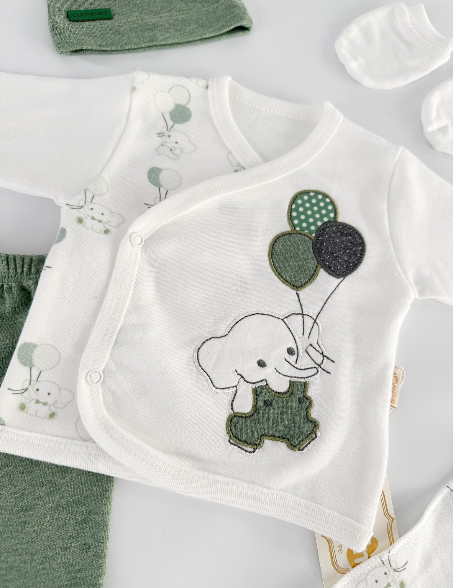 Set salopeta verde cu elefantei - Botez bebelusi