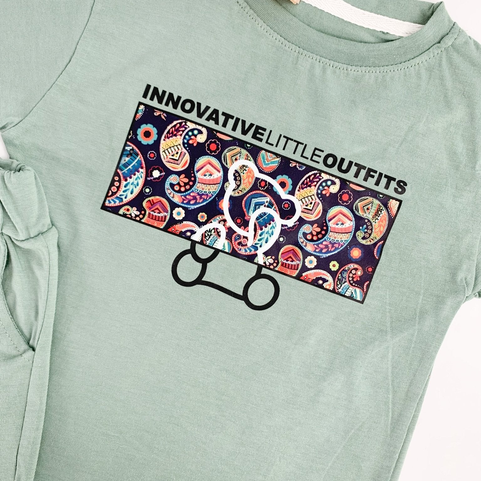 Trening scurt verde - imprimeu colorat - Botez bebelusi