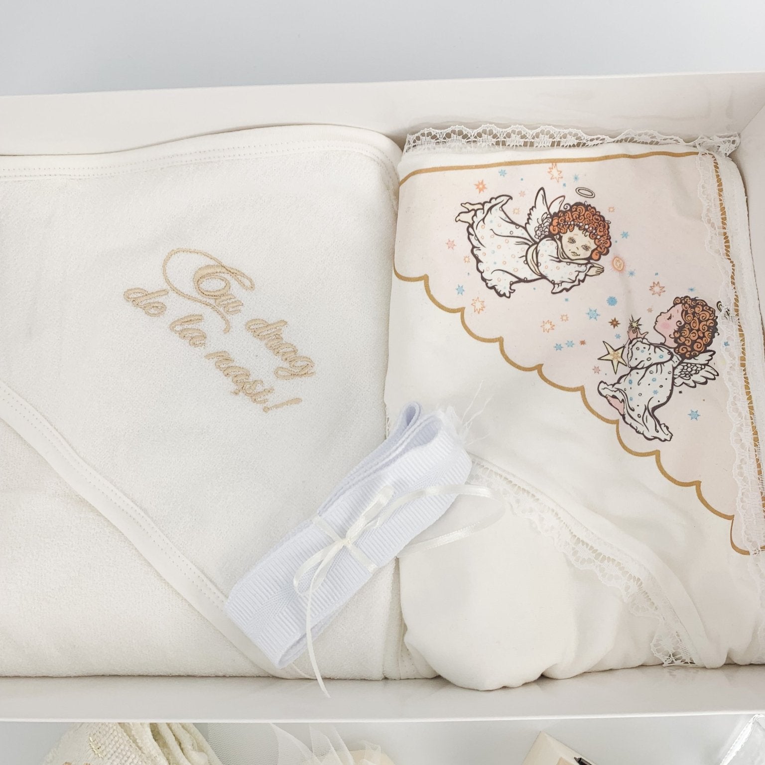 Trusou baiat auriu cu ingerasi - Botez bebelusi