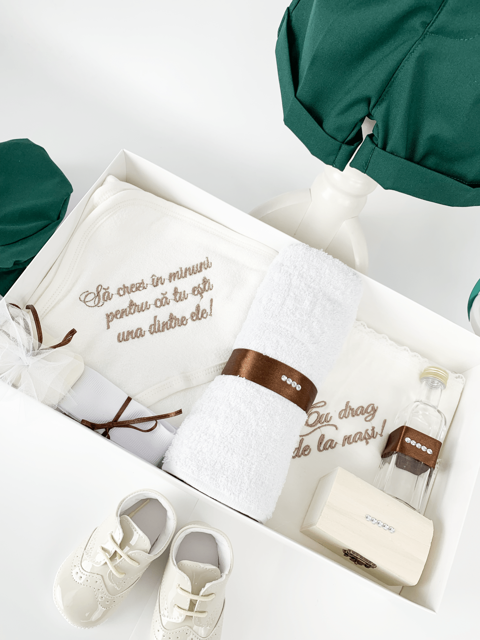 Trusou botez complet cu hainute si lumanare personalizata hand made - Alesio - Botez bebelusi