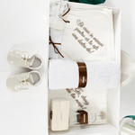 Trusou botez complet cu hainute si lumanare personalizata hand made - Alesio - Botez bebelusi