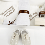 Trusou botez complet cu hainute si lumanare personalizata hand made - Alesio - Botez bebelusi