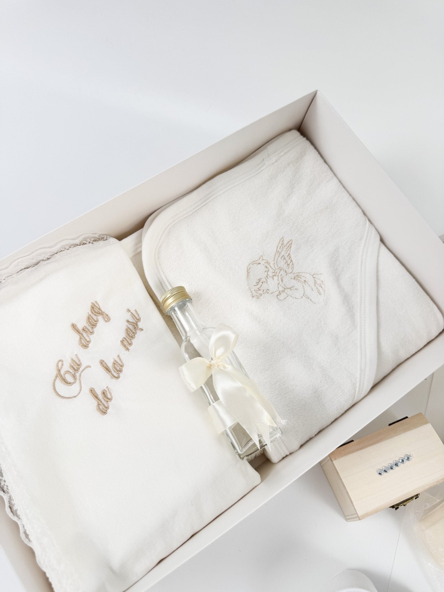 Trusou botez complet cu hainute si lumanare personalizata hand made - Luci - Botez bebelusi