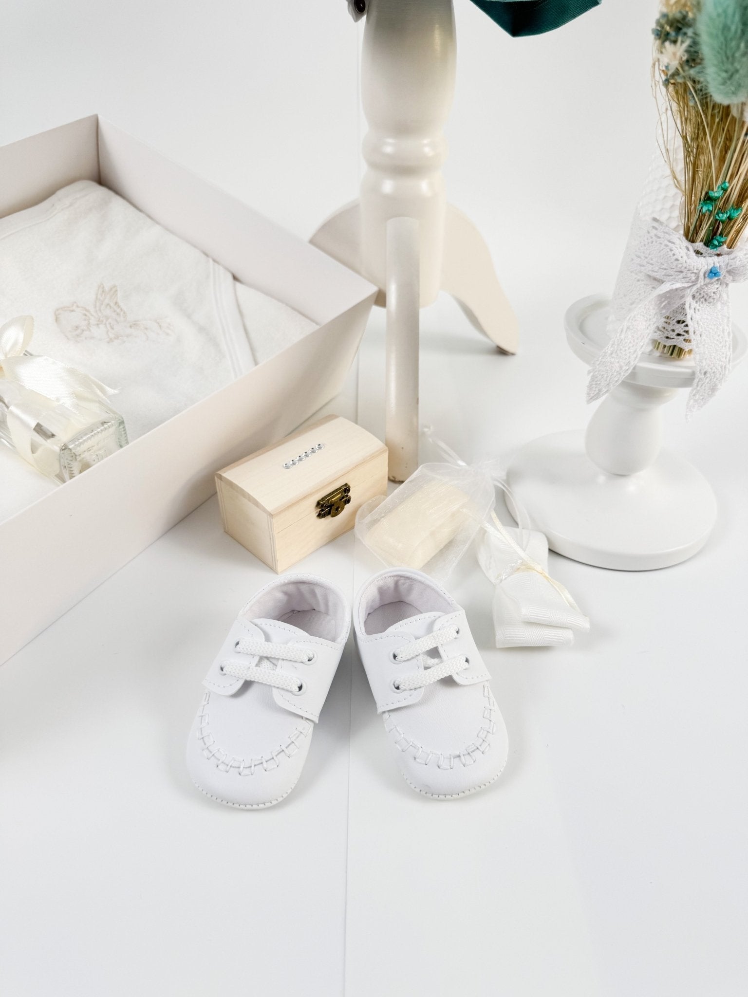 Trusou botez complet cu hainute si lumanare personalizata hand made - Luci - Botez bebelusi