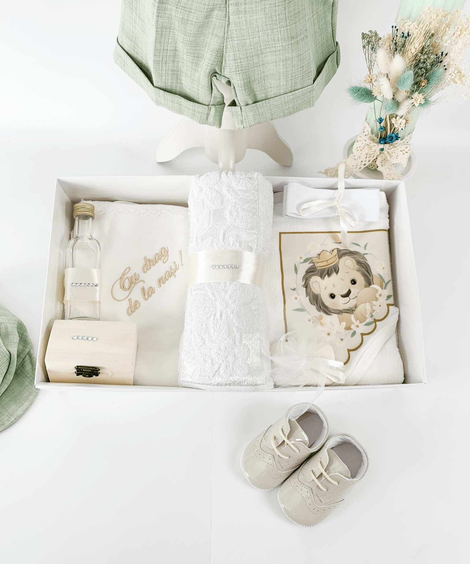 Trusou botez complet cu hainute si lumanare personalizata hand made - Martin - Botez bebelusi