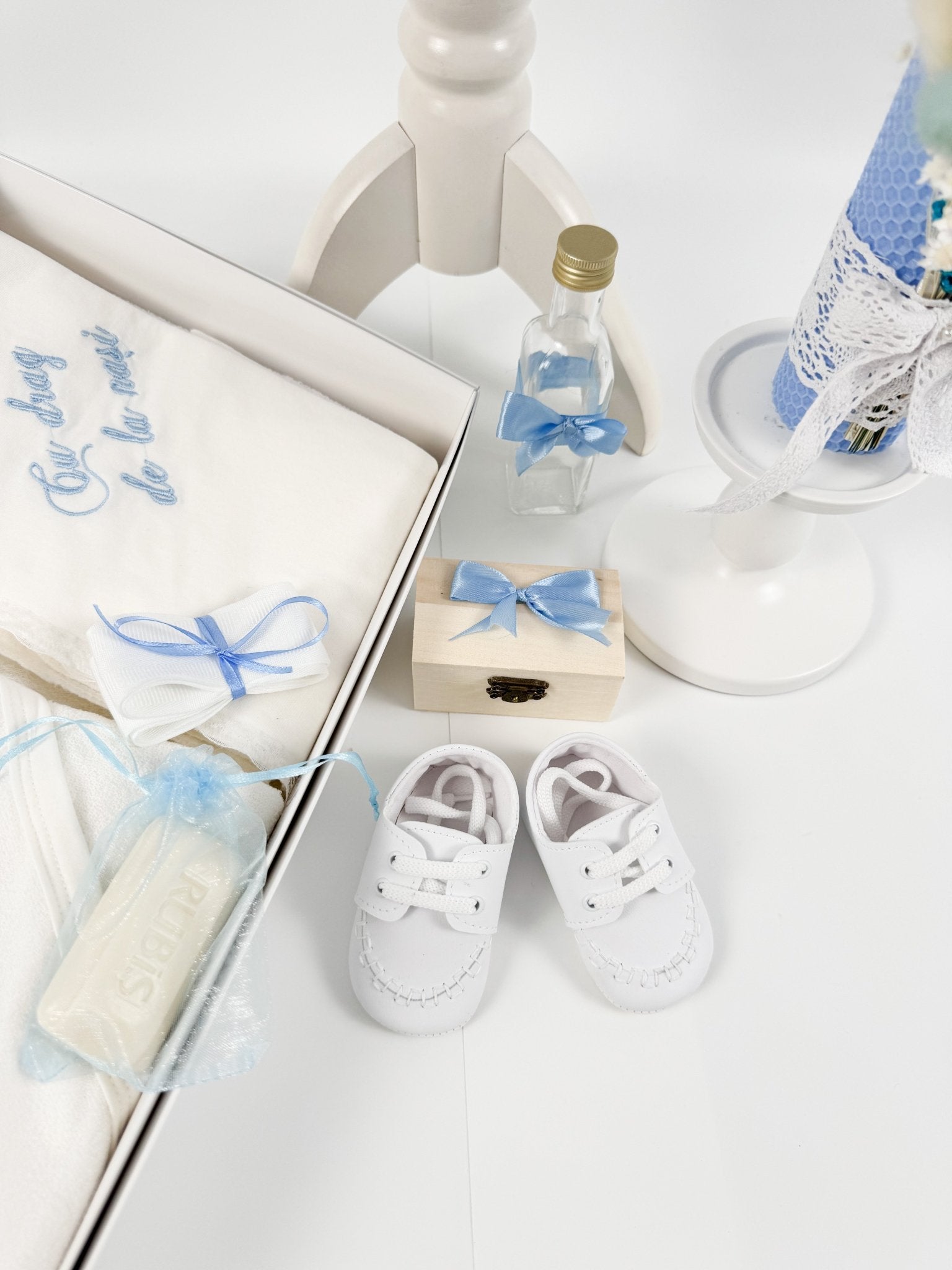 Trusou botez complet cu hainute si lumanare personalizata hand made - Mitrache - Botez bebelusi